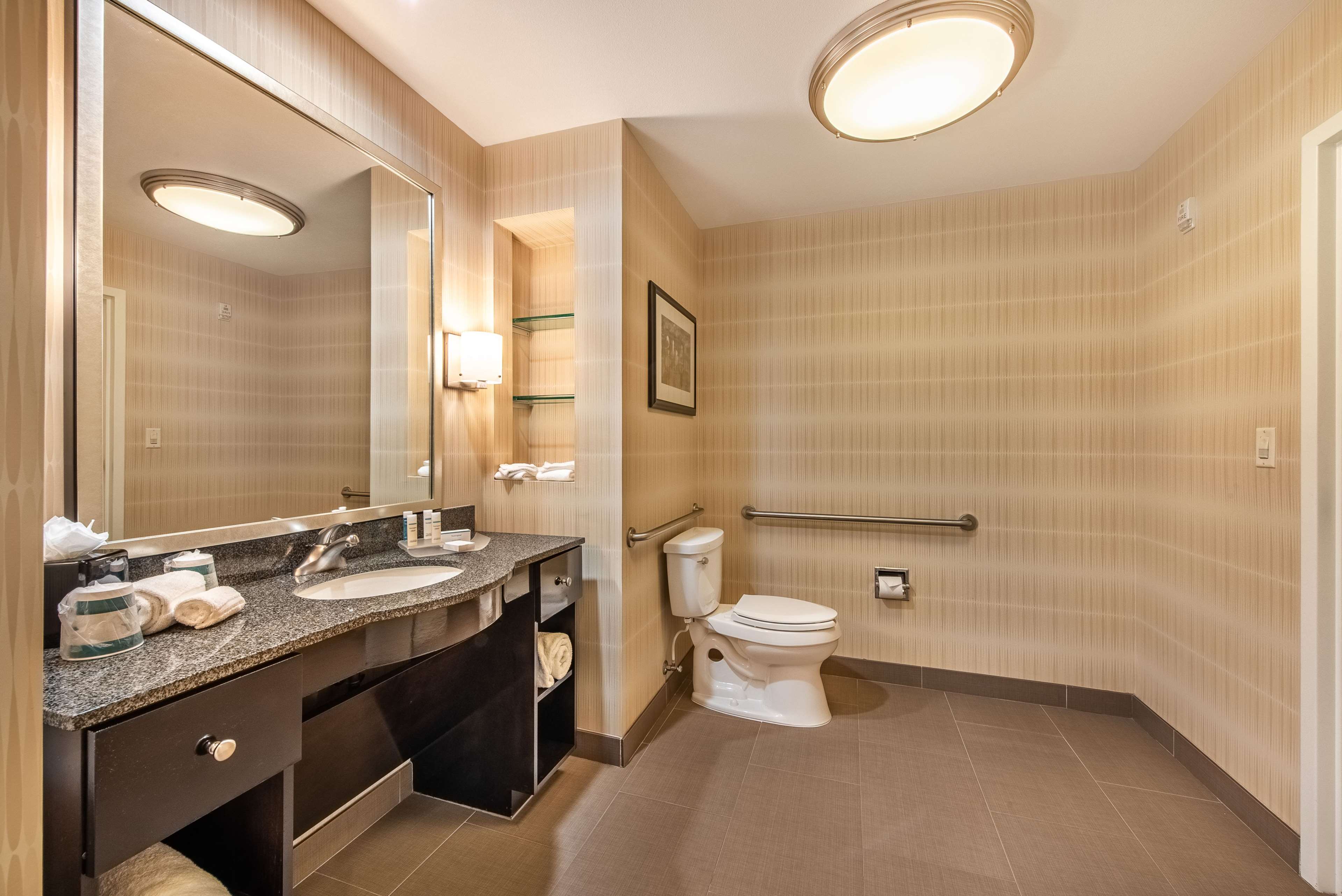 Guest room bath