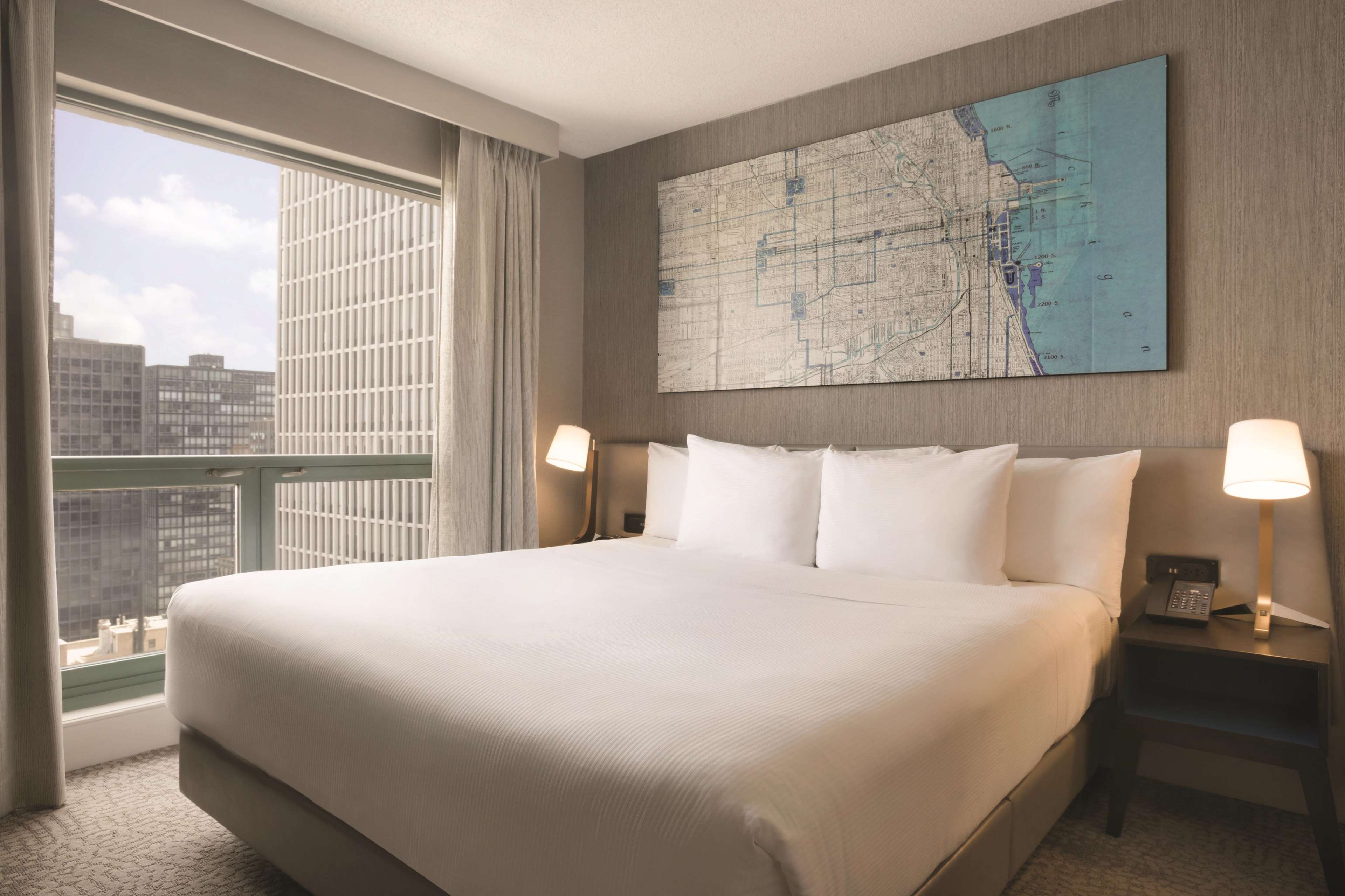 Hilton Chicago/Magnificent Mile Suites Photo