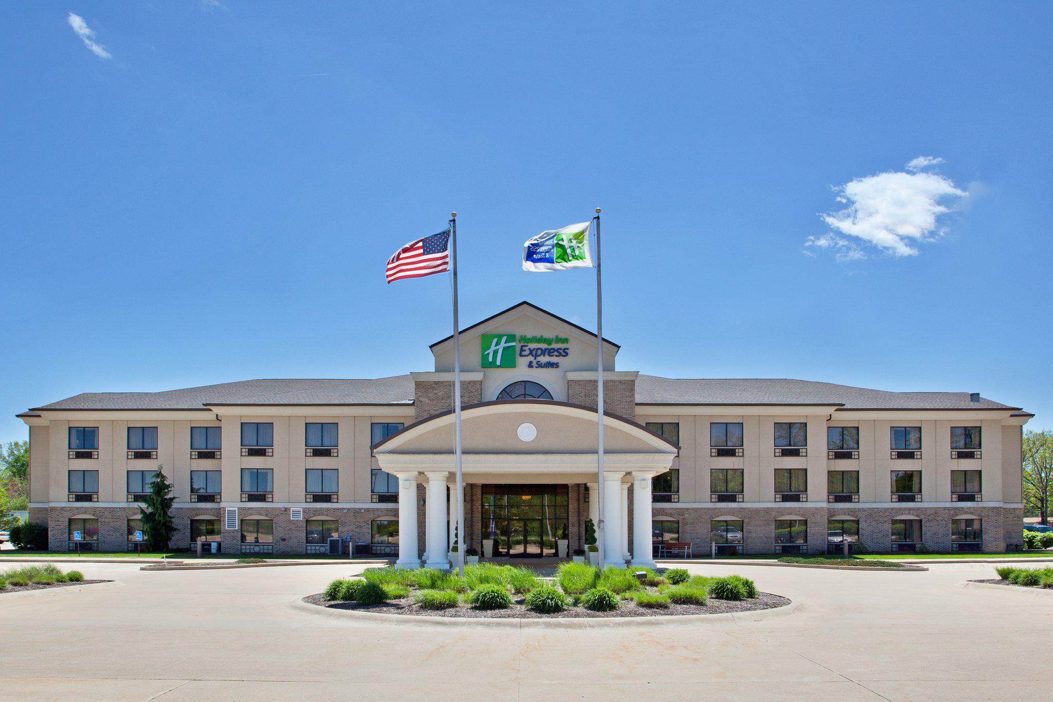 Holiday Inn Express & Suites Wadsworth Photo