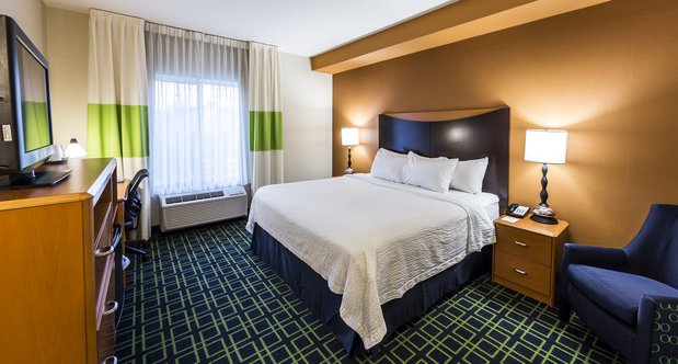 Images Fairfield Inn & Suites by Marriott Harrisburg West