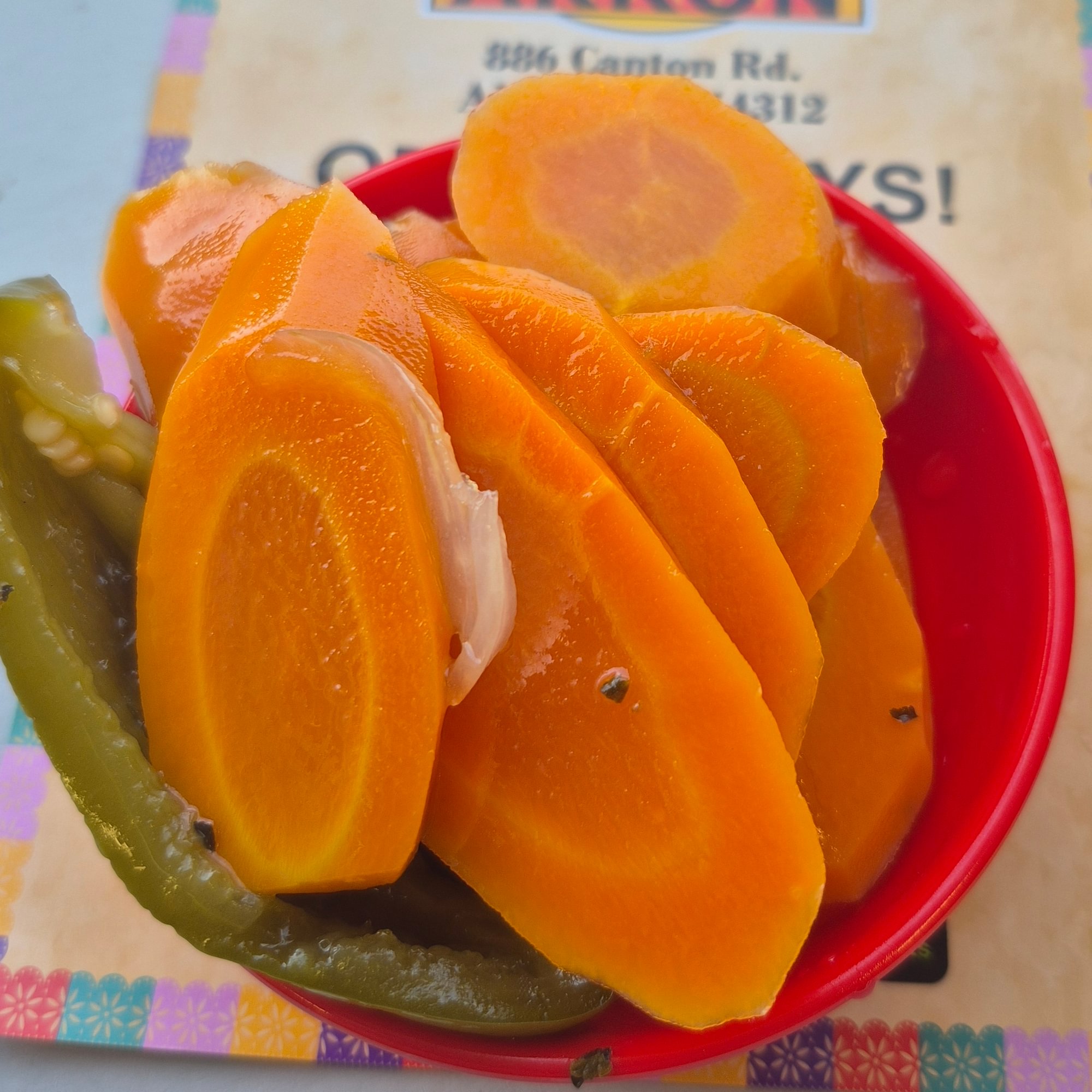 Pickled Carrots & Jalapenos/Chiles con Zanahoria en Vinagre