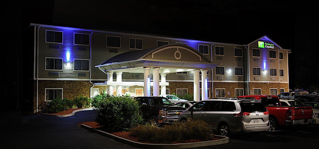 Holiday Inn Express Ludlow - Chicopee Area Photo