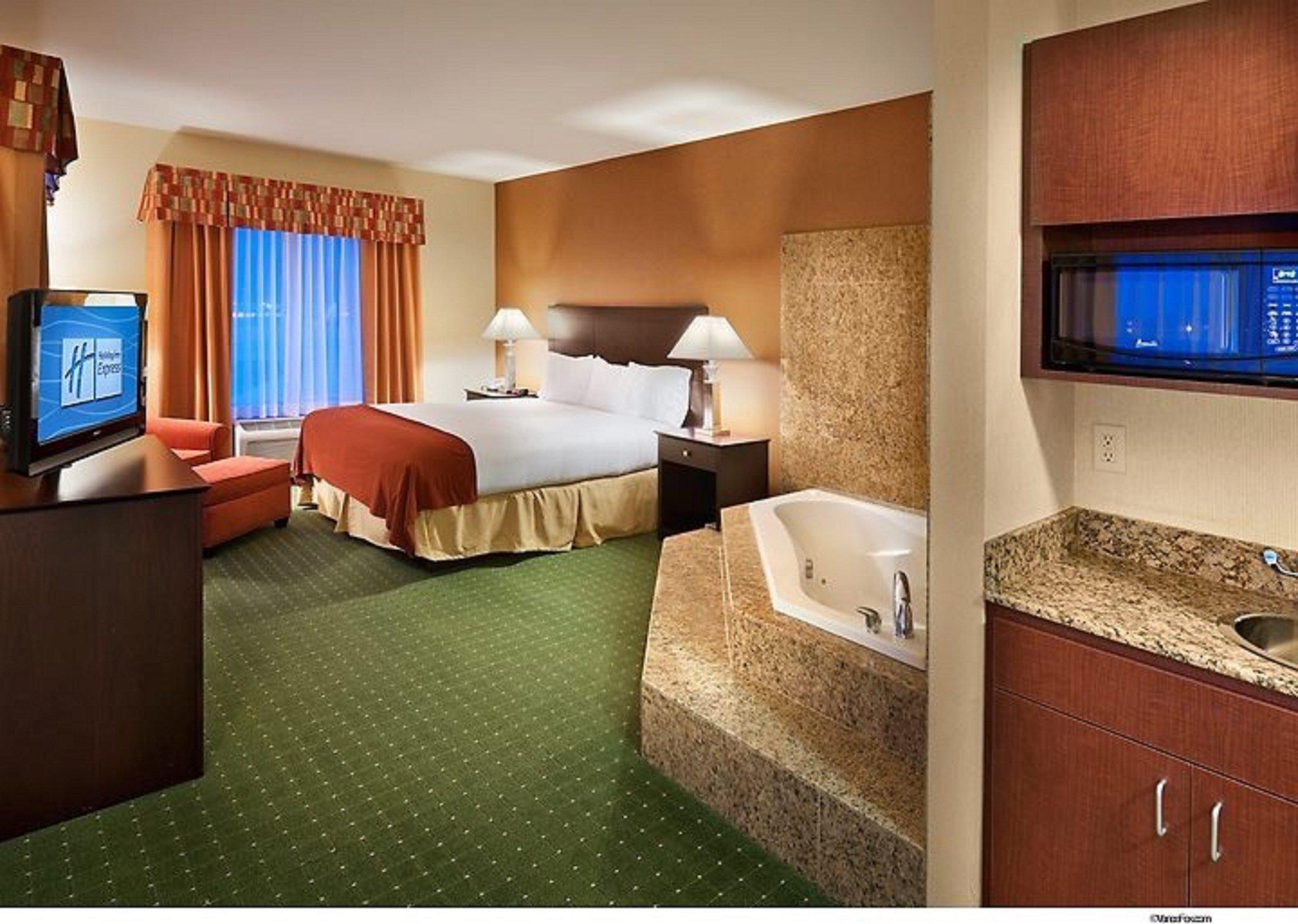 Holiday Inn Express & Suites Reno Airport Photo