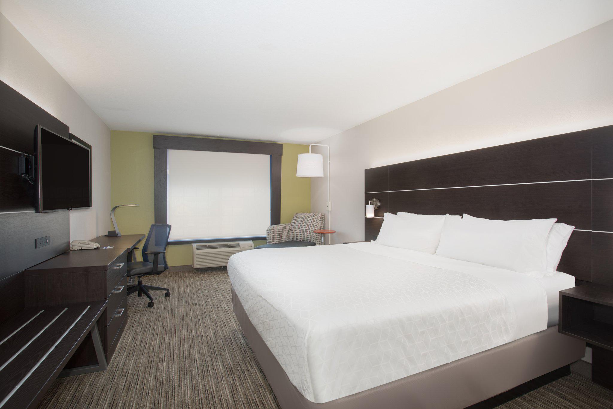 Holiday Inn Express & Suites Longmont Photo