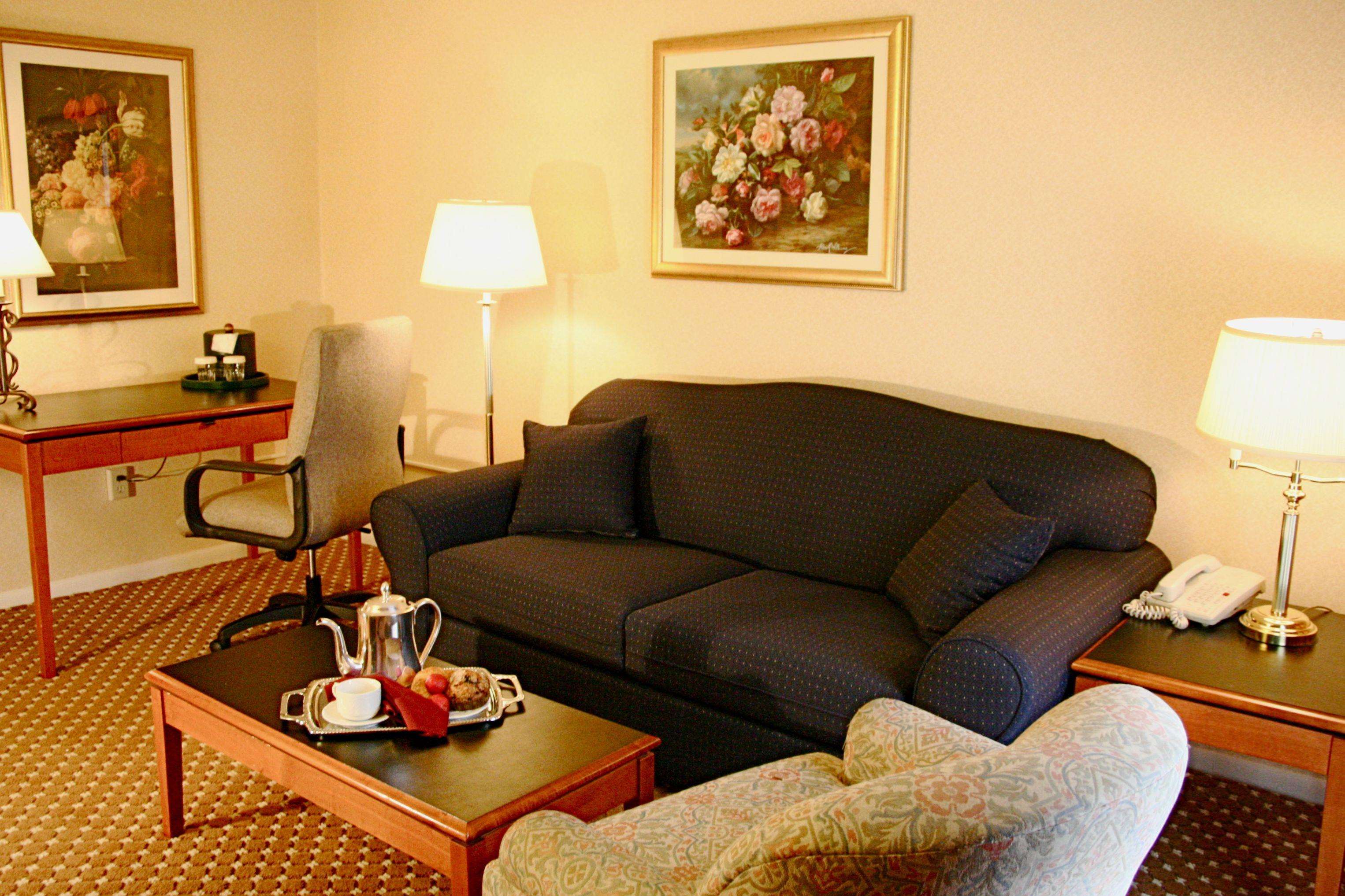 DoubleTree Suites by Hilton Hotel Mt. Laurel Photo