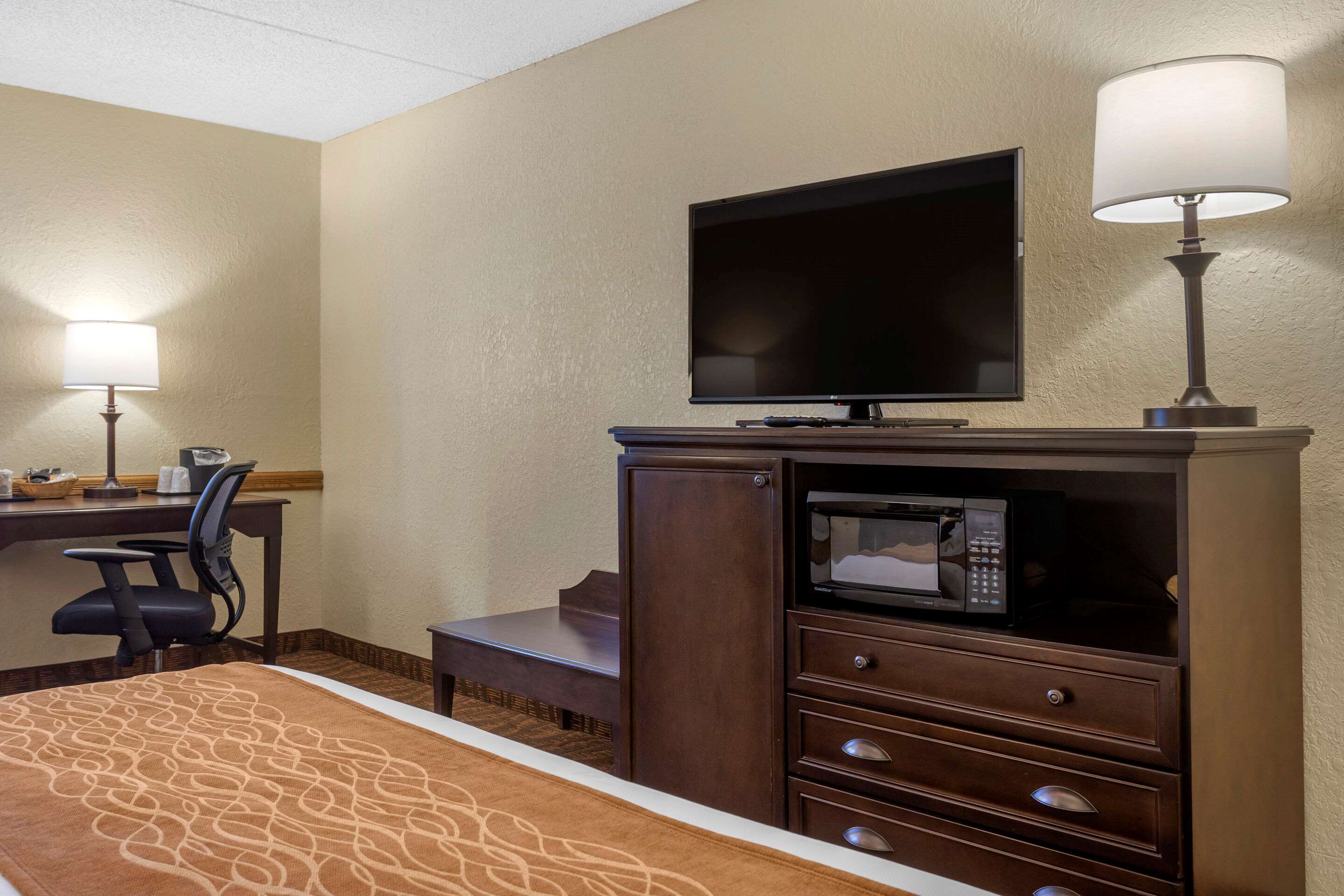 Comfort Inn At Thousand Hills Photo