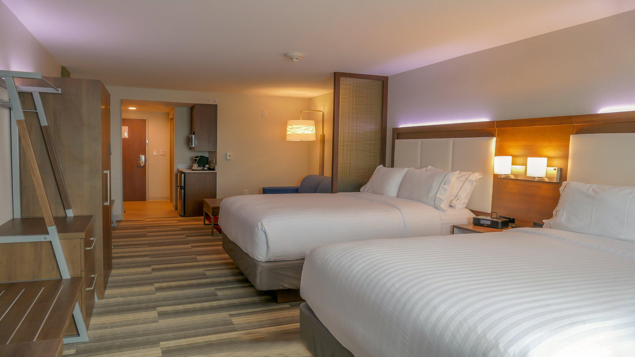 Holiday Inn Express & Suites Miami Airport East Photo