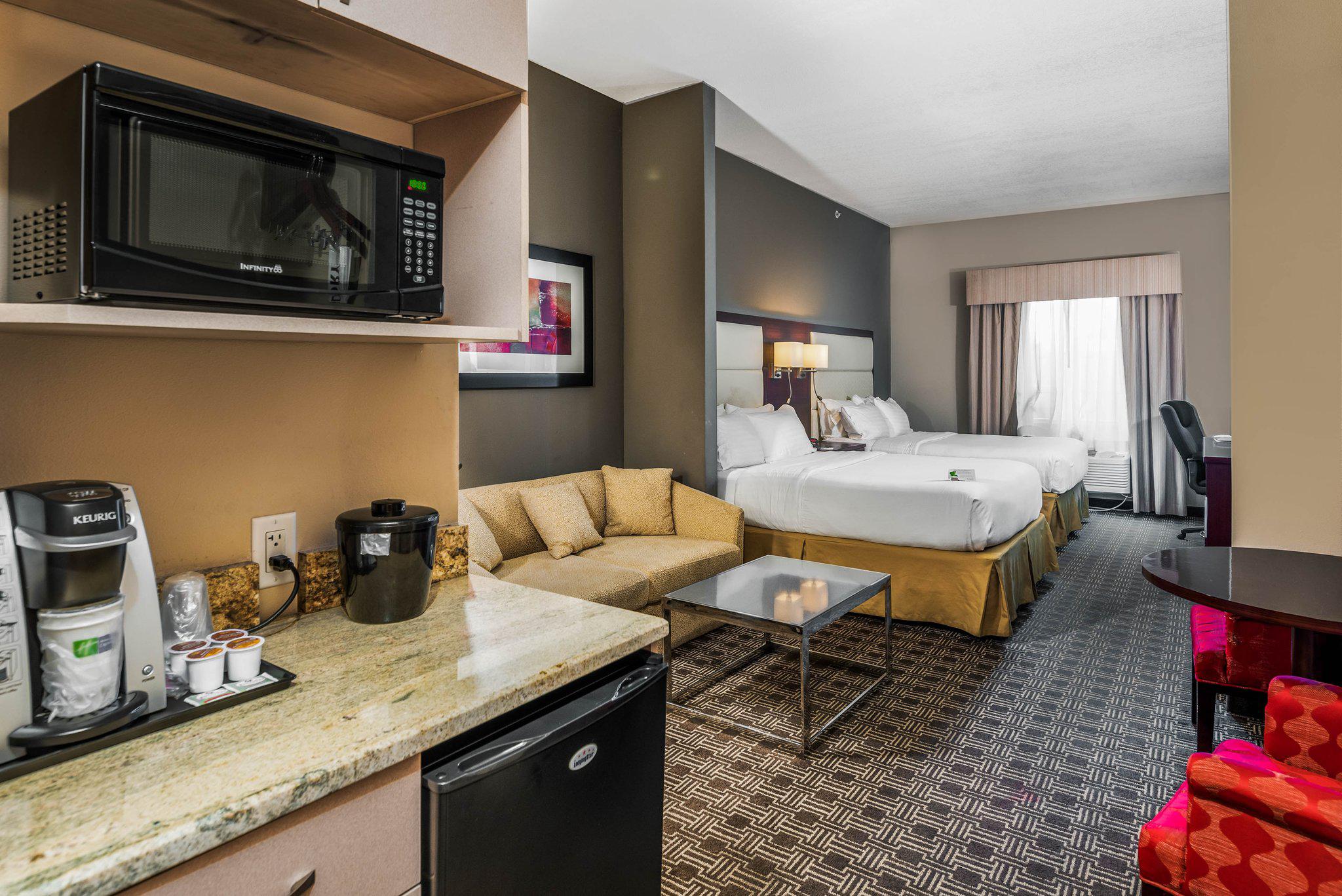 Holiday Inn Express & Suites Lantana Photo