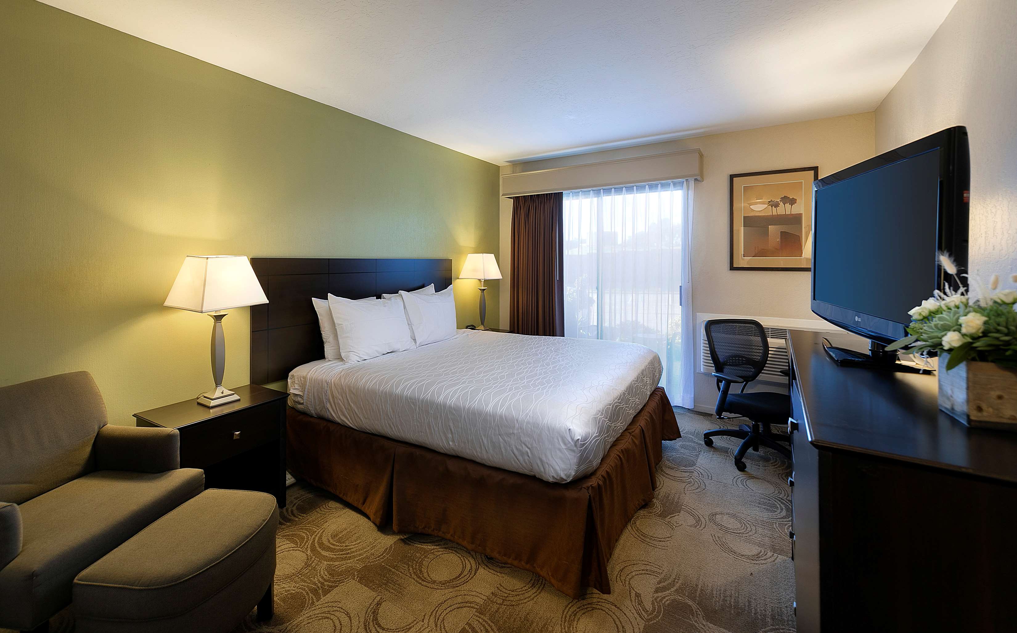 Best Western Seacliff Inn Photo