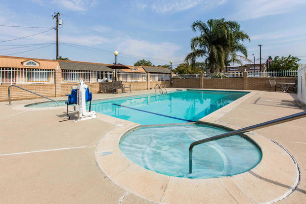 Images Rodeway Inn Beaumont I-10