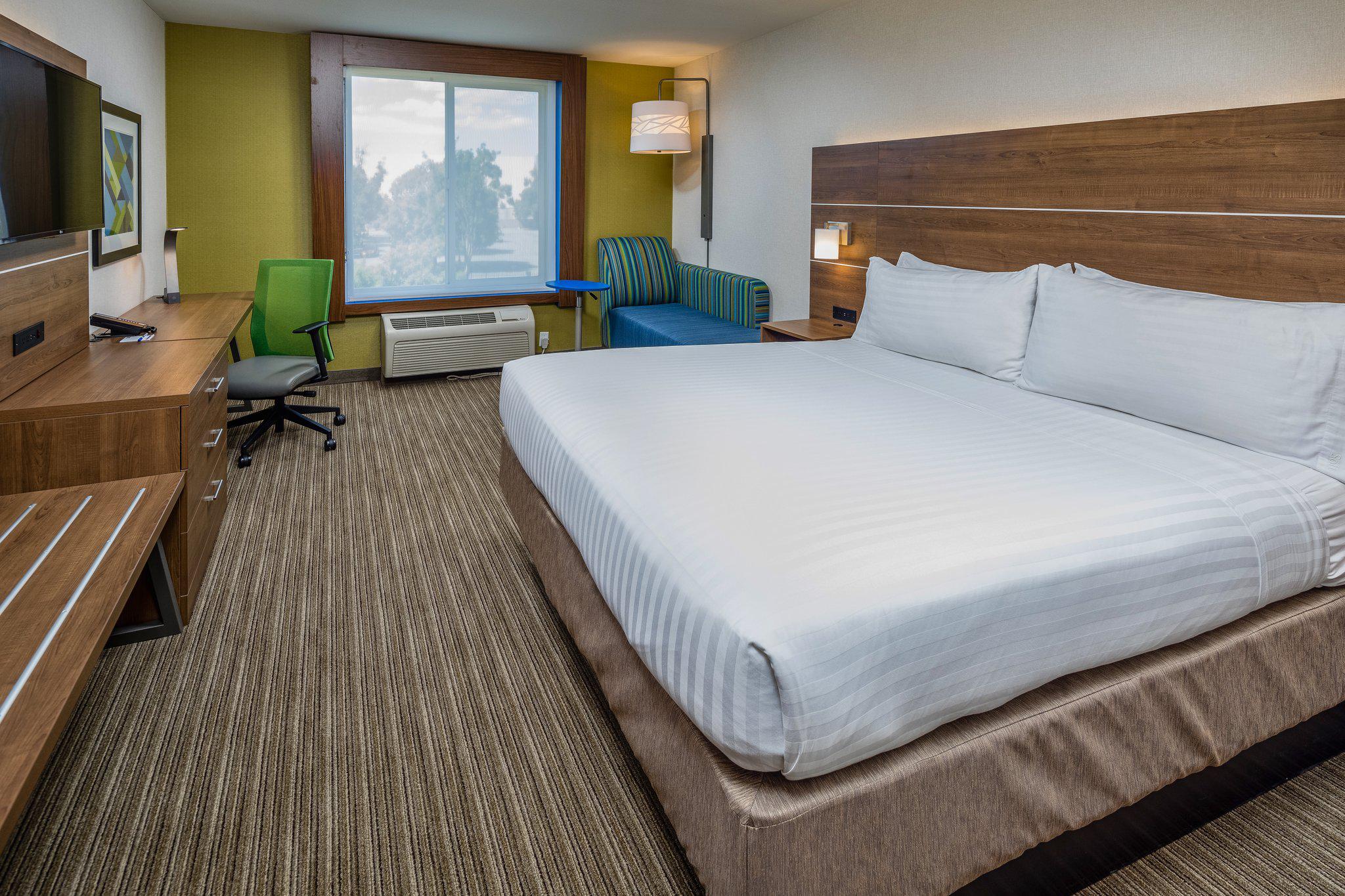 Holiday Inn Express & Suites Modesto-Salida Photo