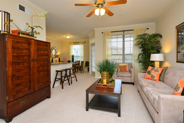 Images Estancia San Miguel Apartments in Houston, TX 77041