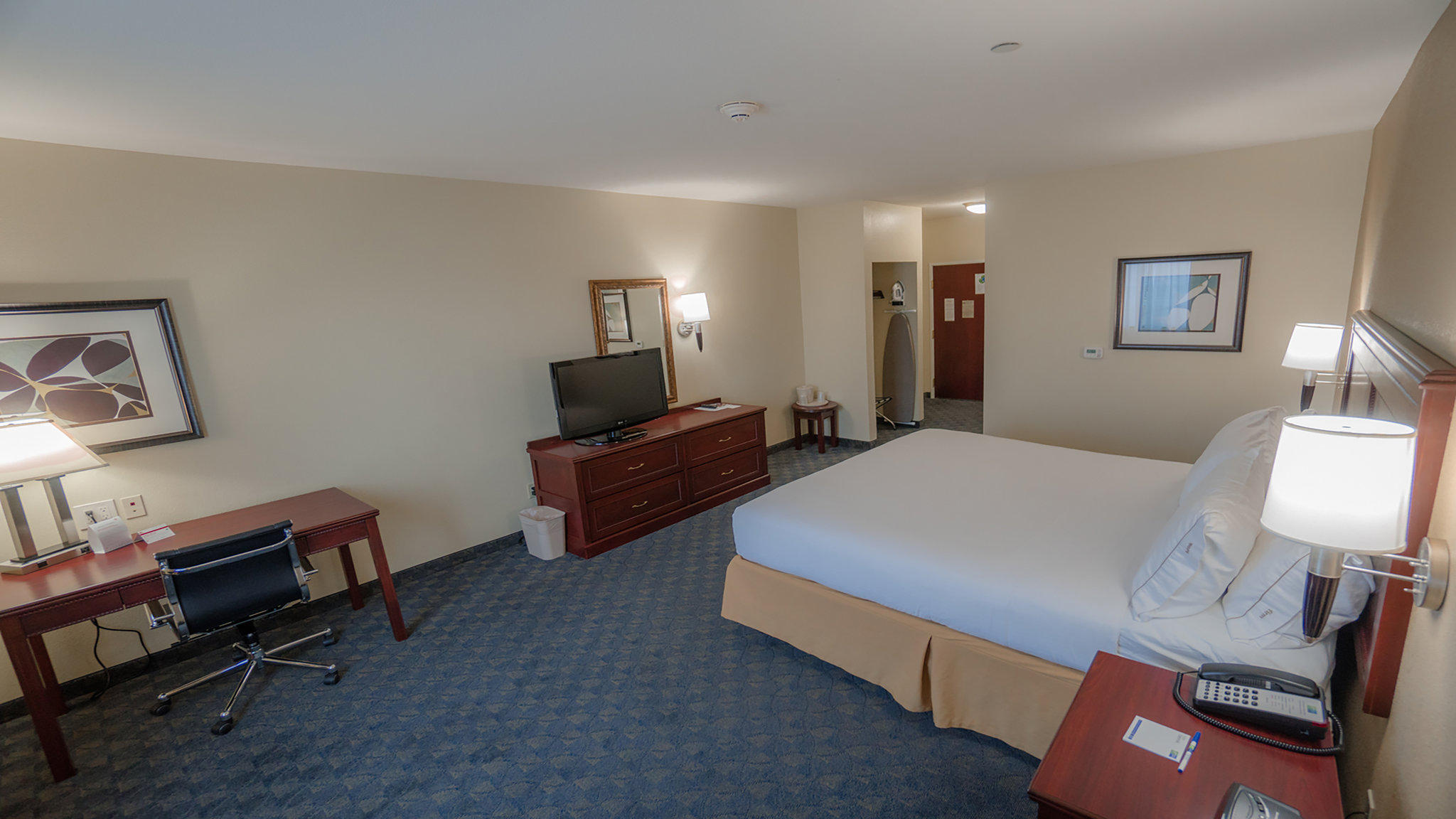 Holiday Inn Express & Suites Pampa Photo