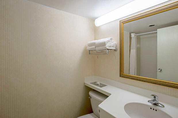 Images Quality Inn & Suites