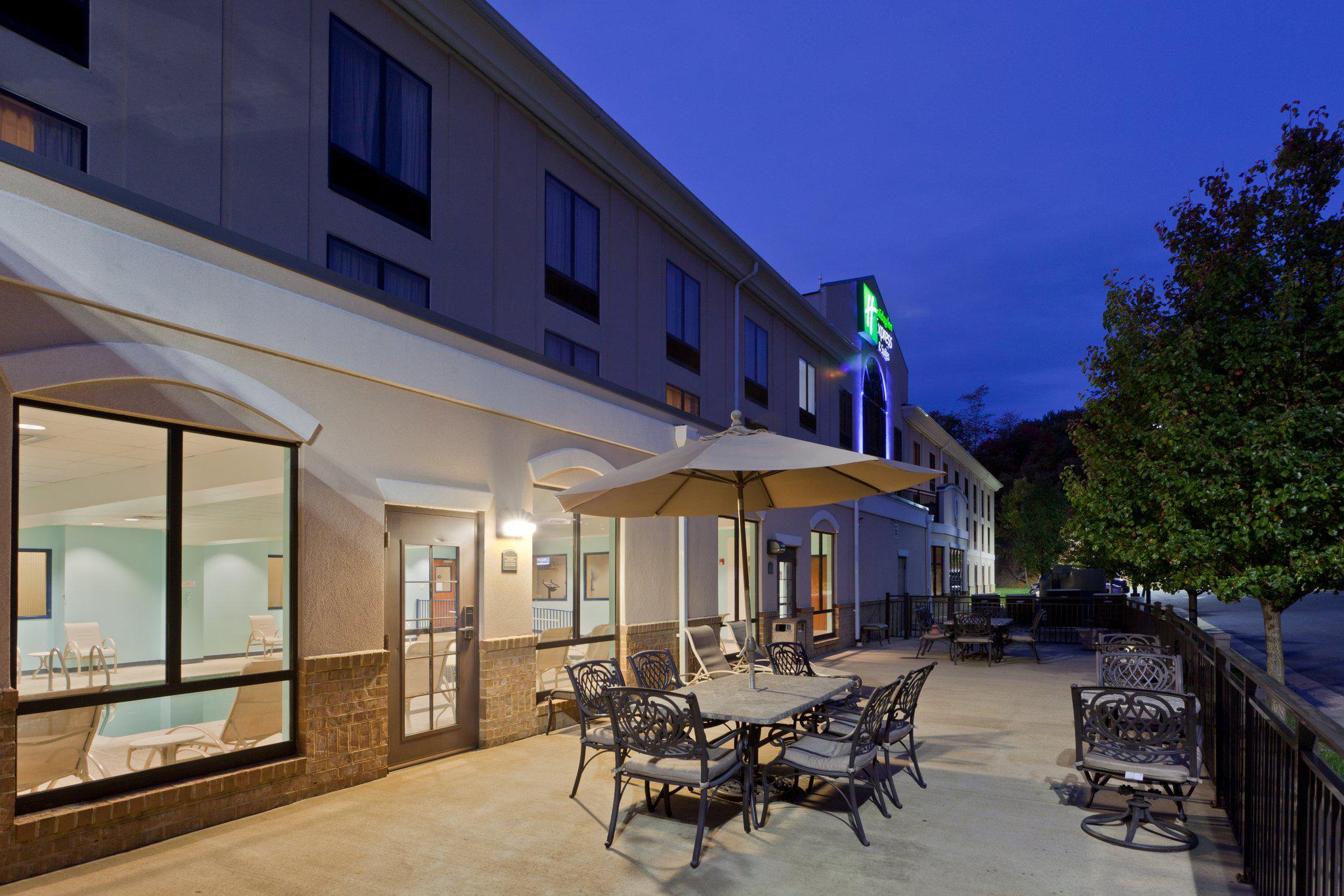 Holiday Inn Express & Suites Winchester Photo