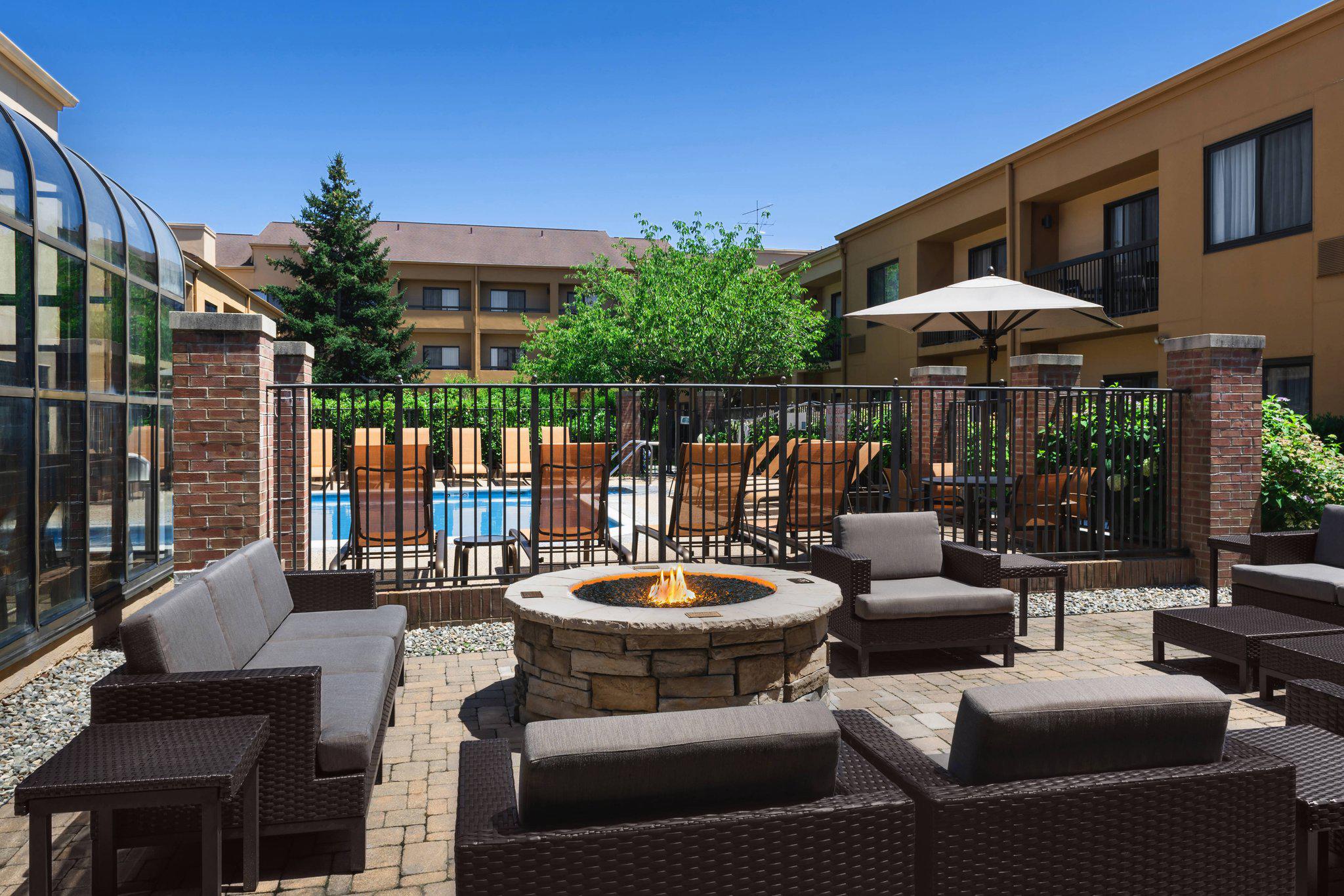 Courtyard by Marriott Newport Middletown Photo