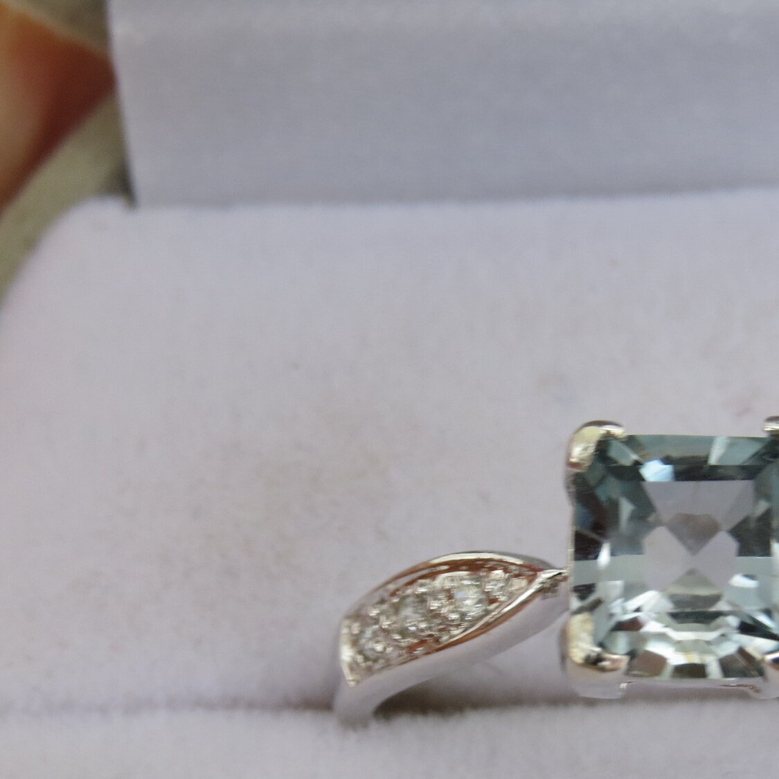 Gemstone Jeweler Image