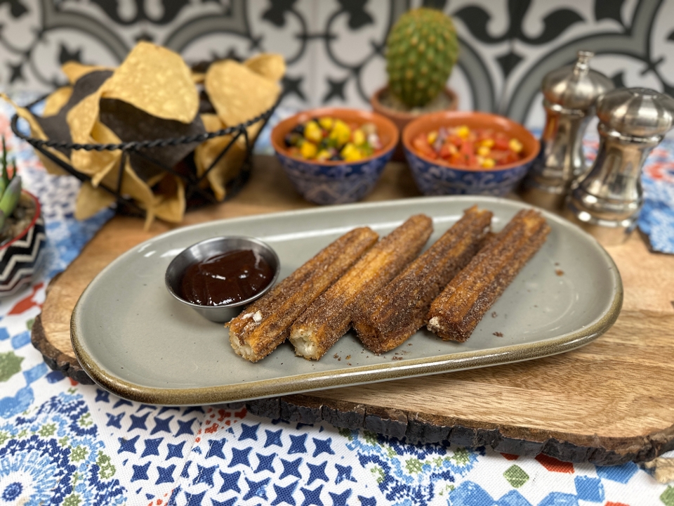 CHURROS & CHOCOLATE