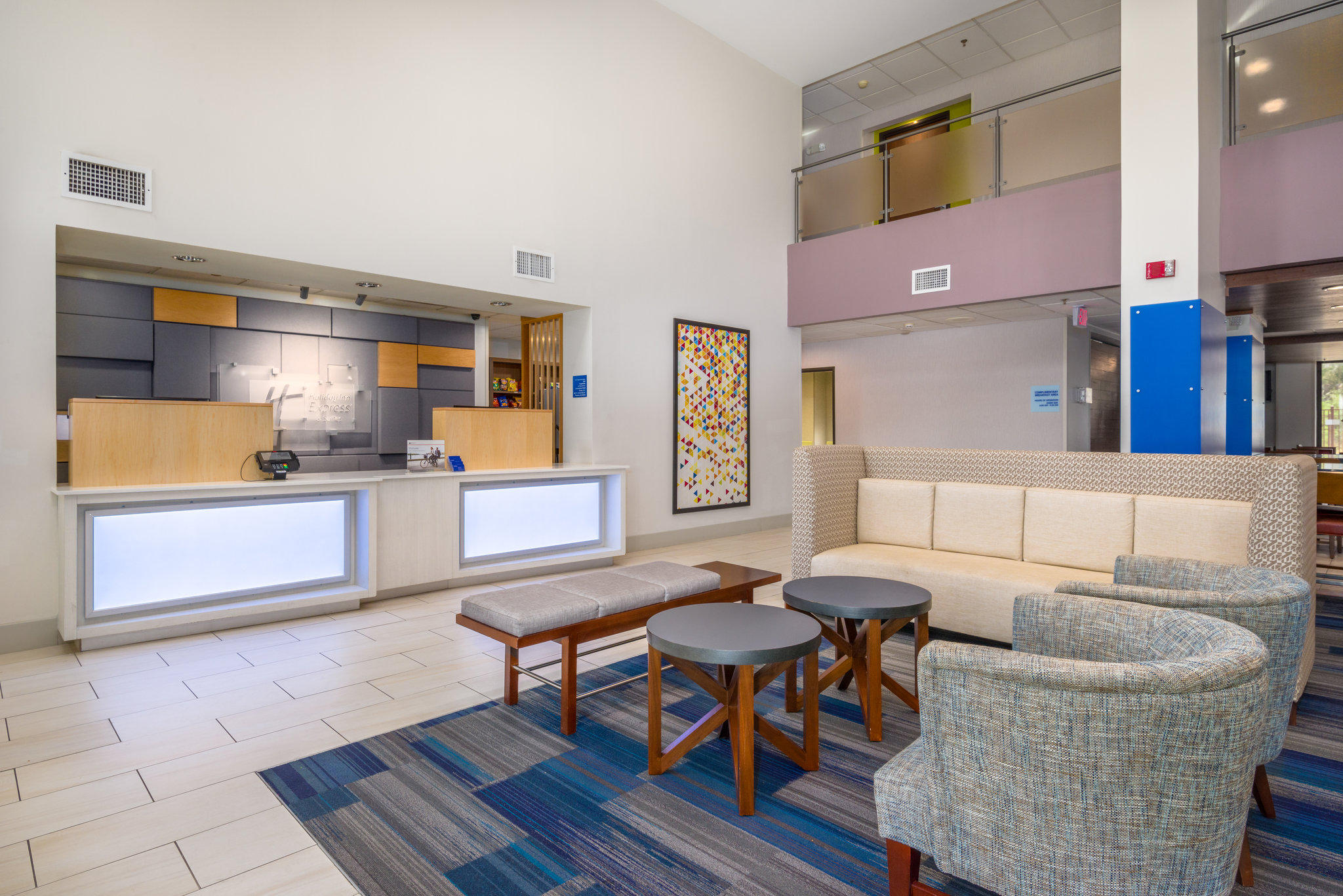 Holiday Inn Express & Suites Phoenix Airport Photo