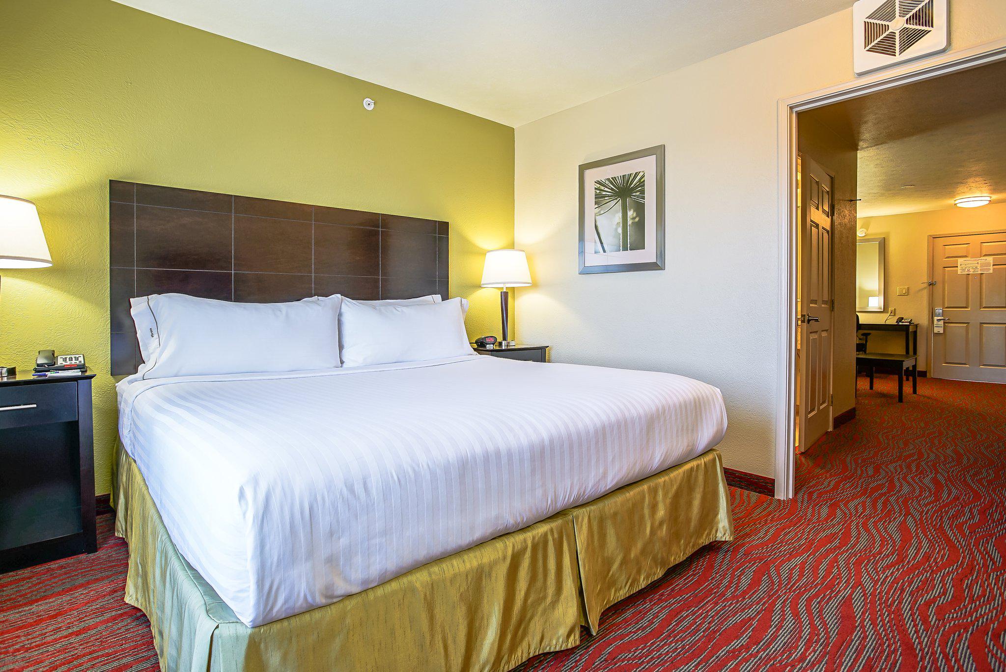 Holiday Inn Express & Suites Indianapolis North - Carmel Photo