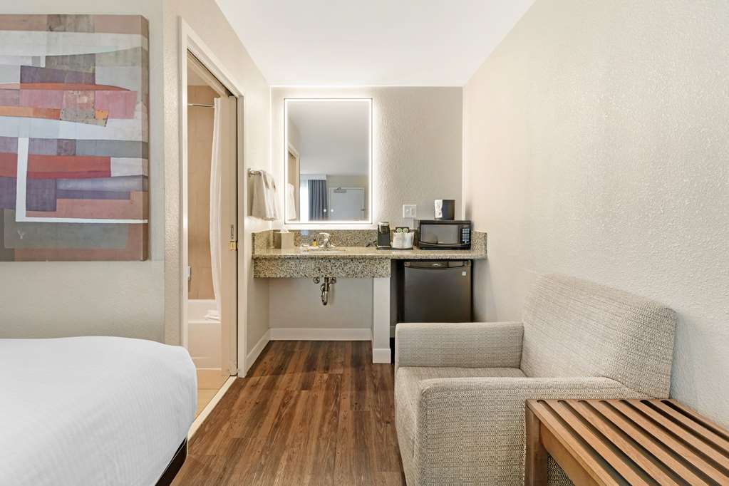 Best Western Plus Rancho Cordova Inn Image