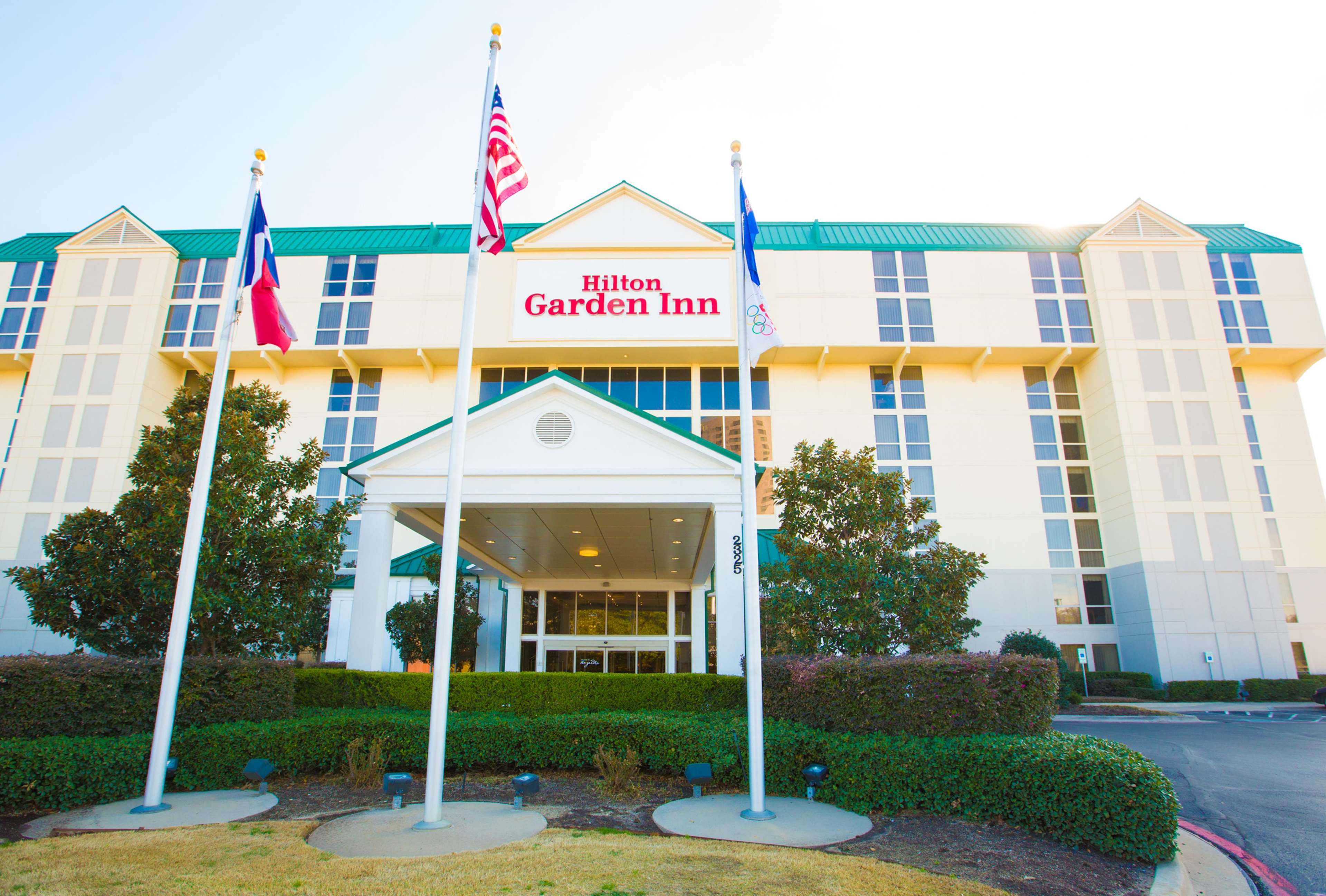 Hilton Garden Inn Dallas/Market Center Photo