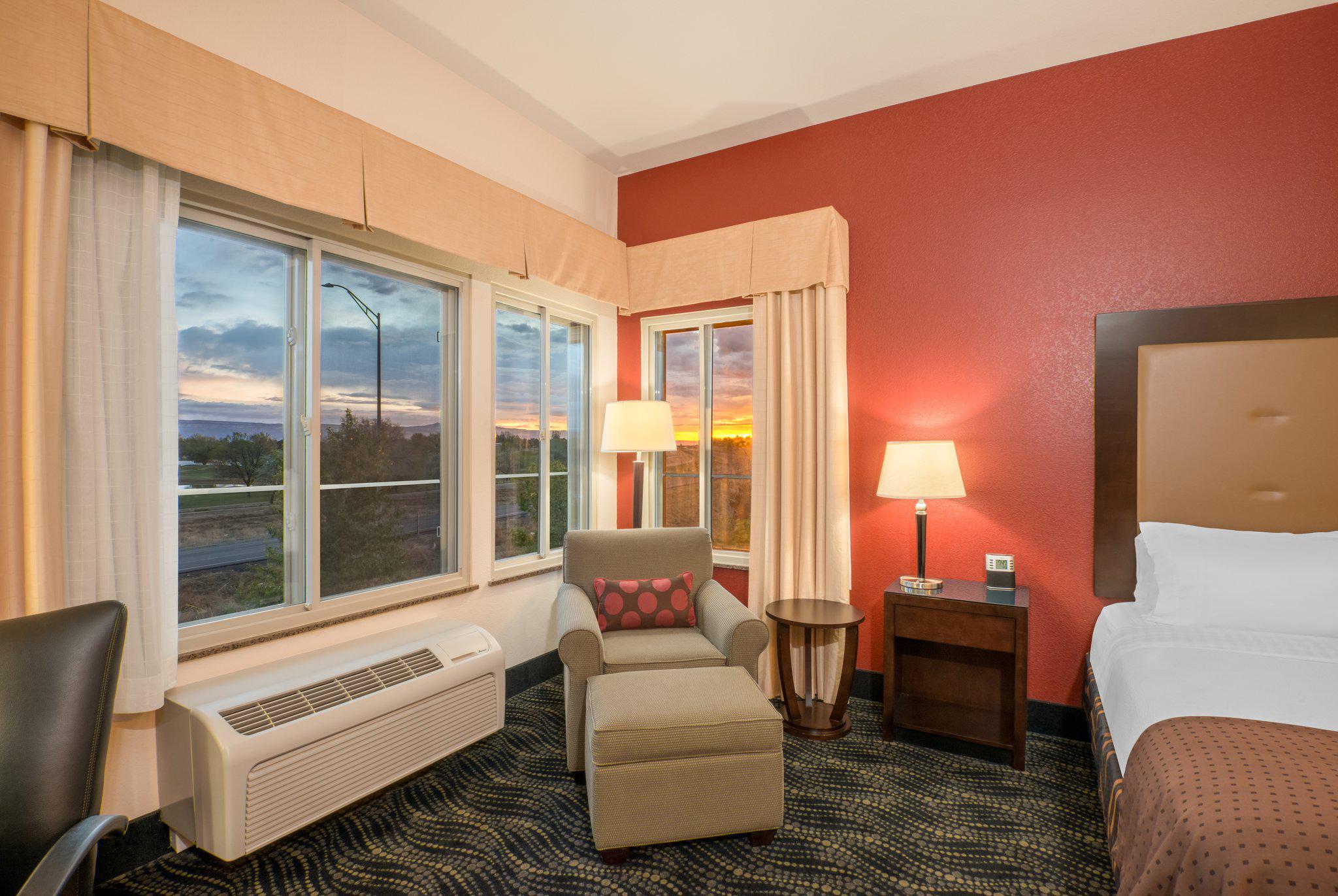 Holiday Inn & Suites Grand Junction-Airport Photo