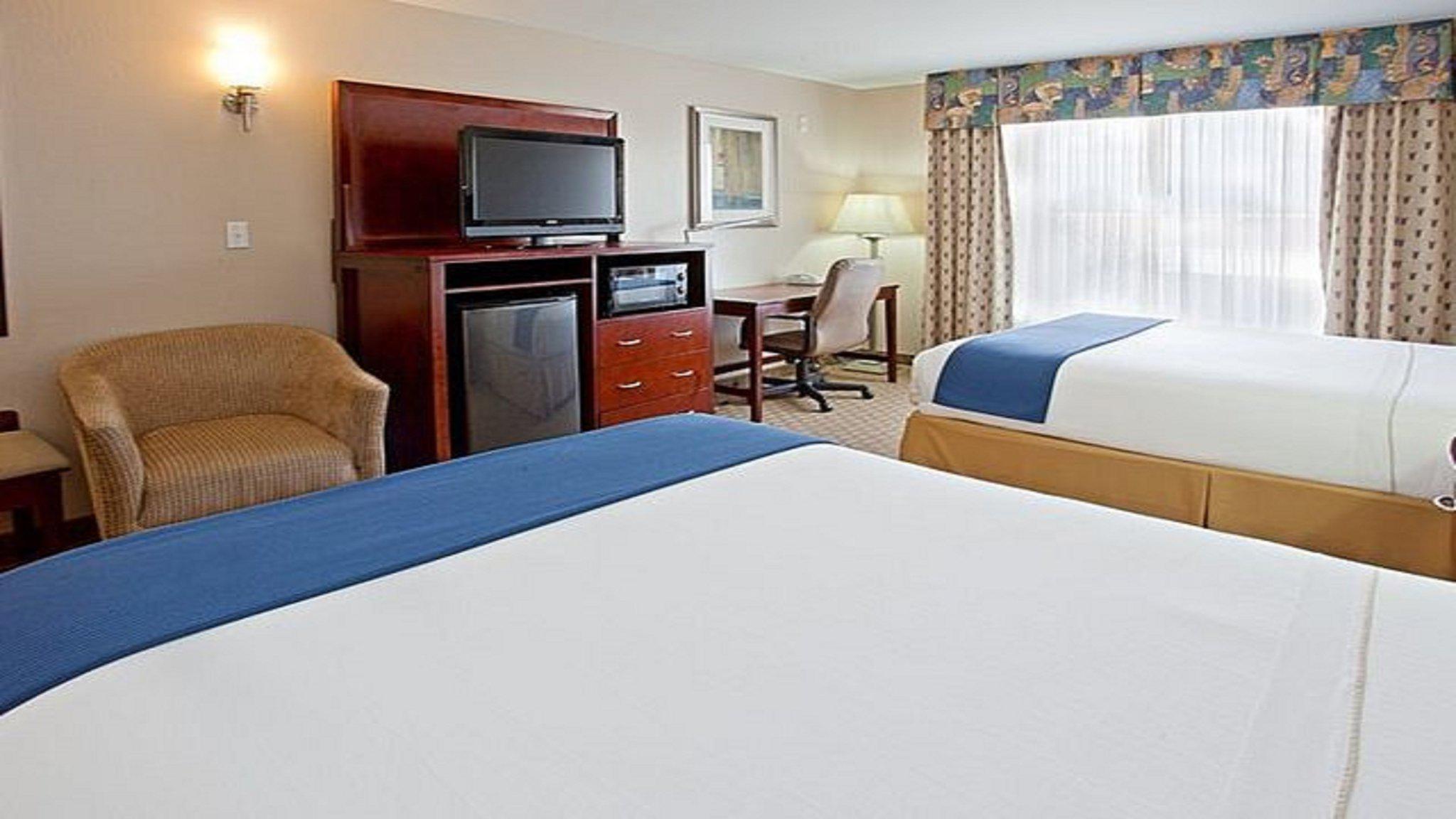 Holiday Inn Express & Suites College Station Photo