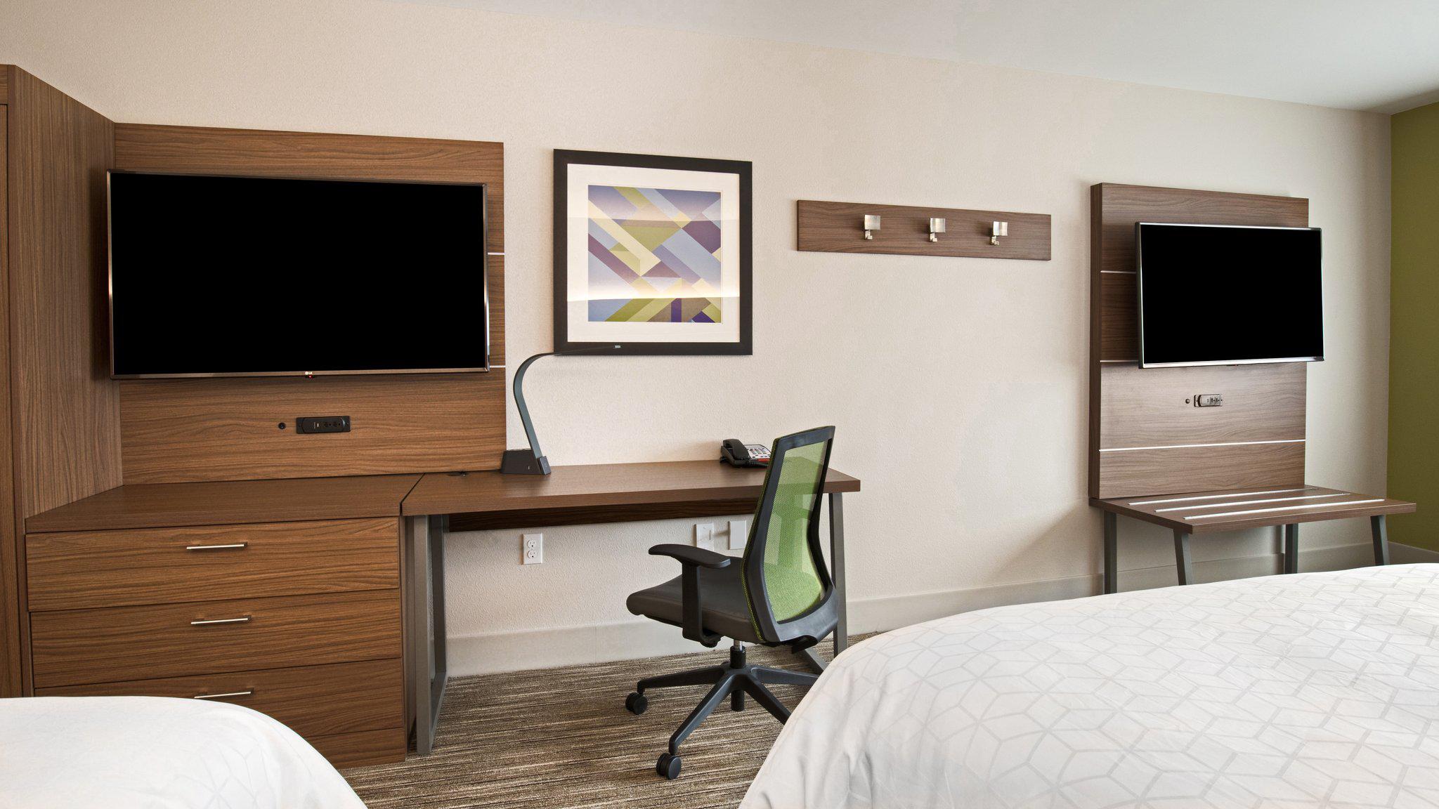 Holiday Inn Express & Suites Racine Photo