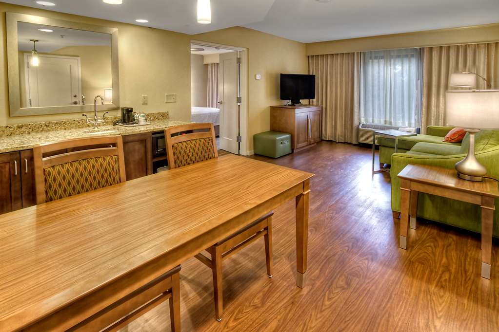 Hampton Inn & Suites Asheville Airport Image
