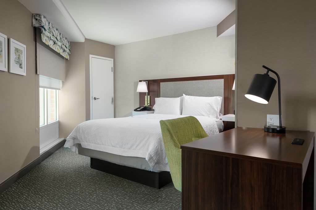 Hampton Inn & Suites Arlington Crystal City DCA Image