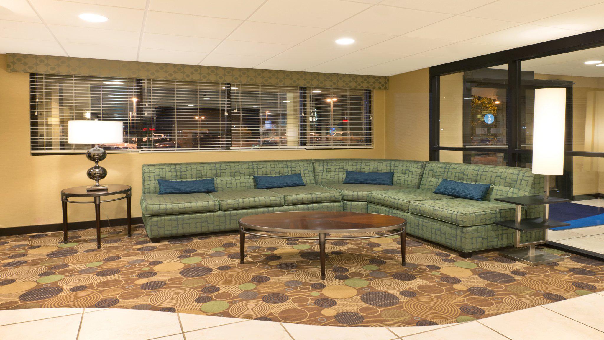 Holiday Inn Express & Suites Colby Photo