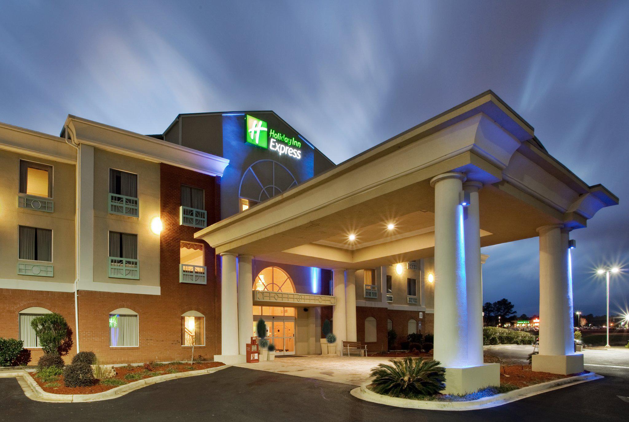 Holiday Inn Express & Suites Thomasville Photo