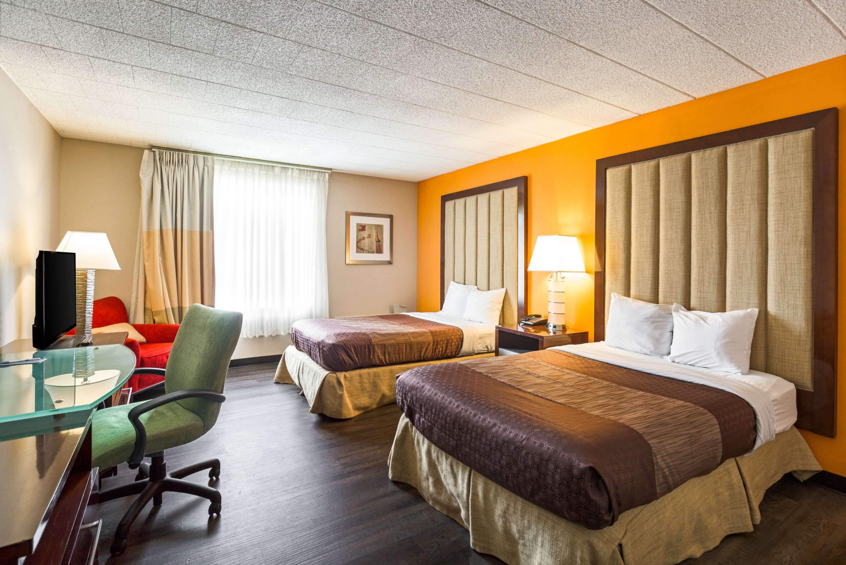 Rodeway Inn & Suites Stroudsburg - Poconos Photo