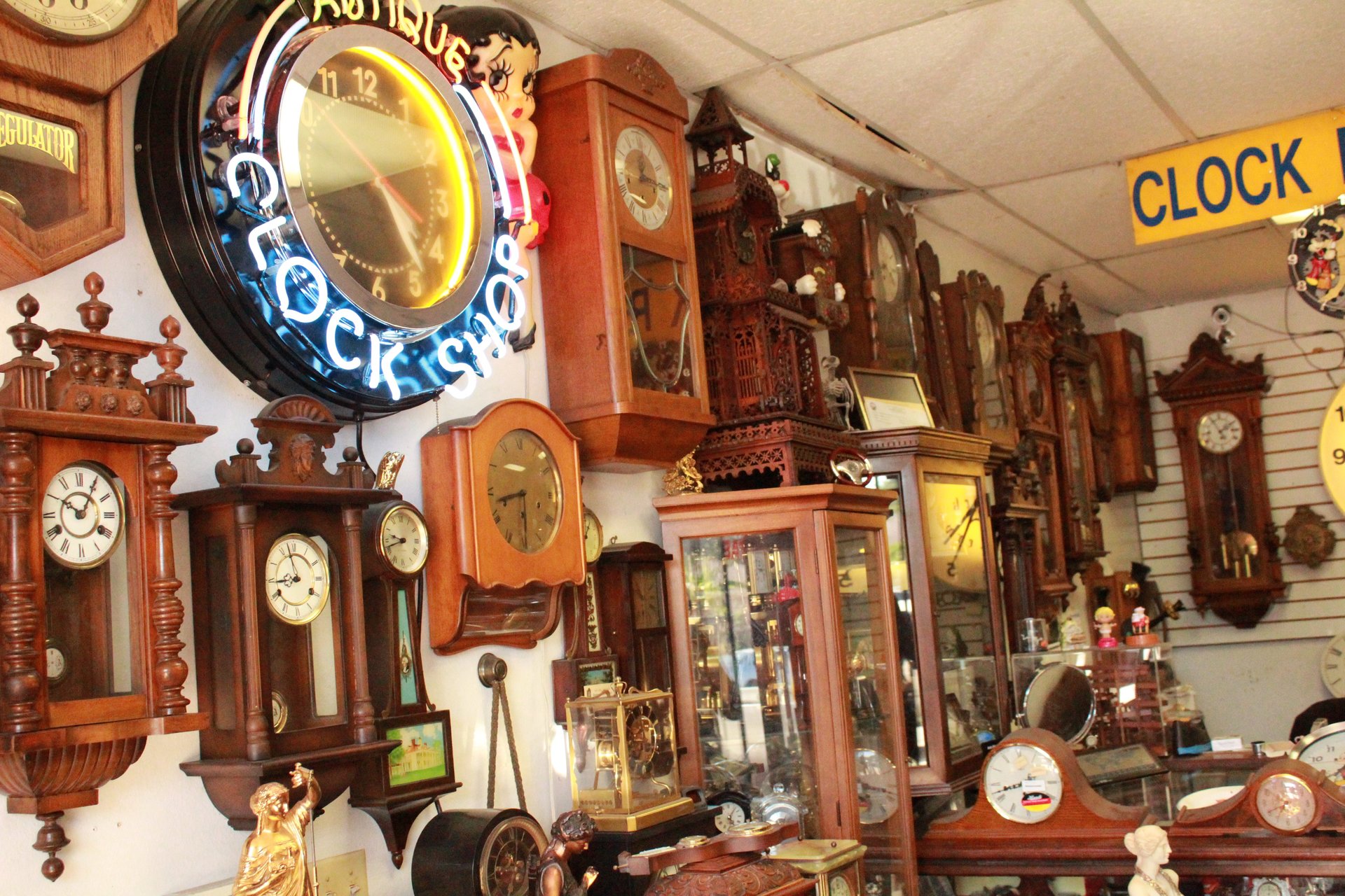 Antique Clock Gallery Photo