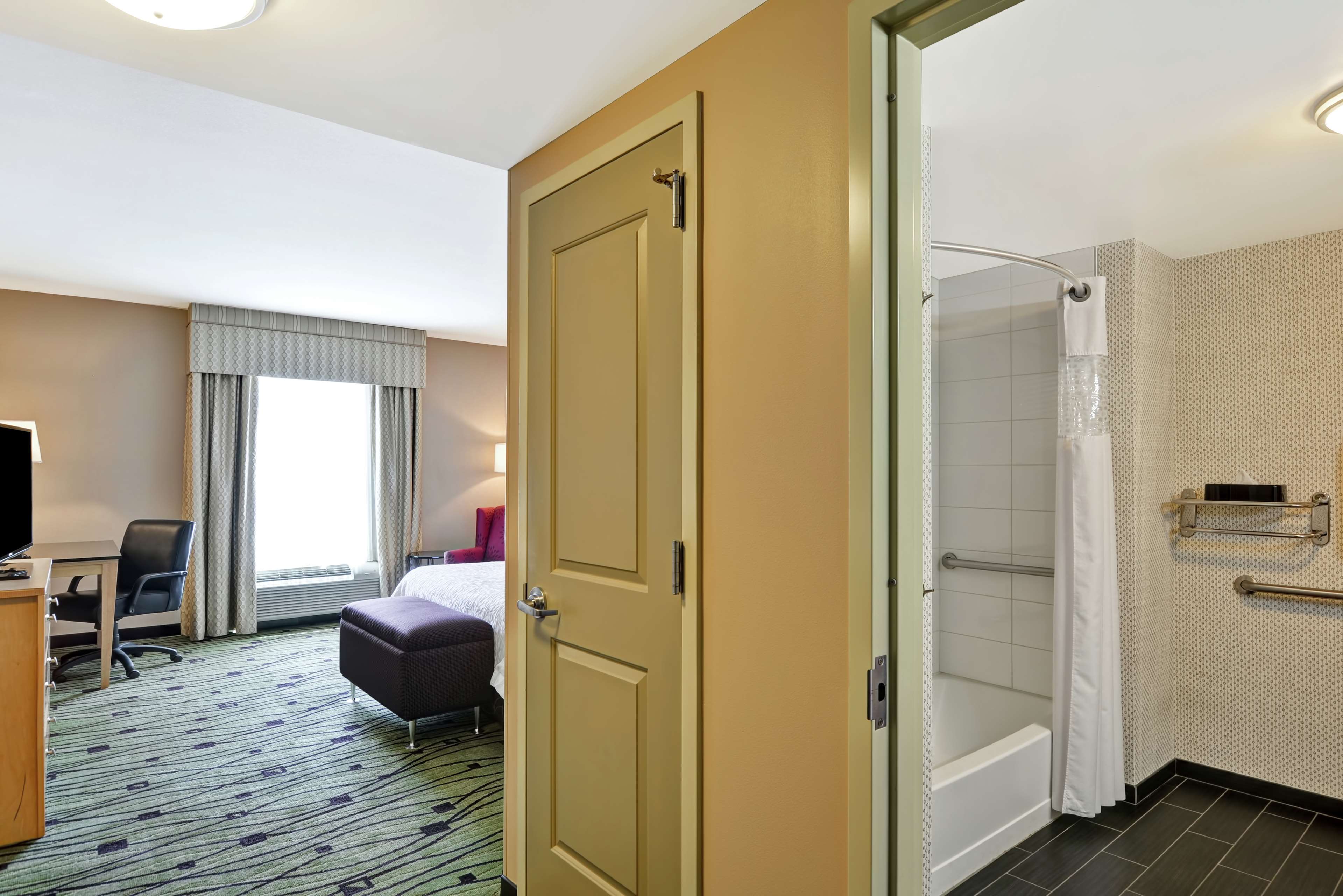 Hampton Inn & Suites Raleigh/Crabtree Valley Photo