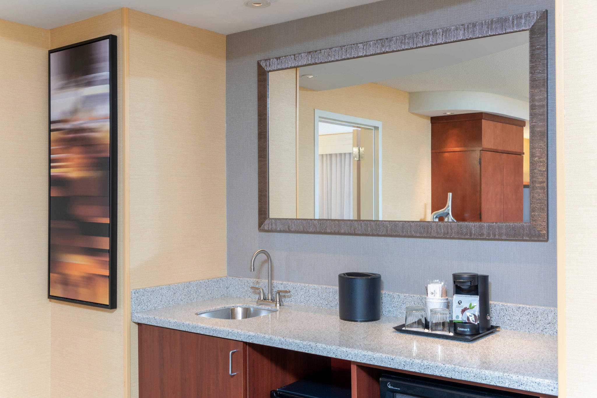 Courtyard by Marriott Milwaukee Airport Photo