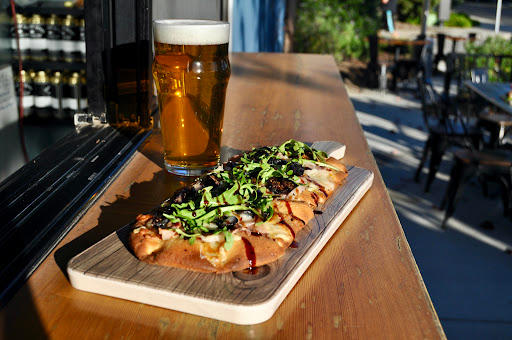 Oak and Otter Brewing Co. Logo