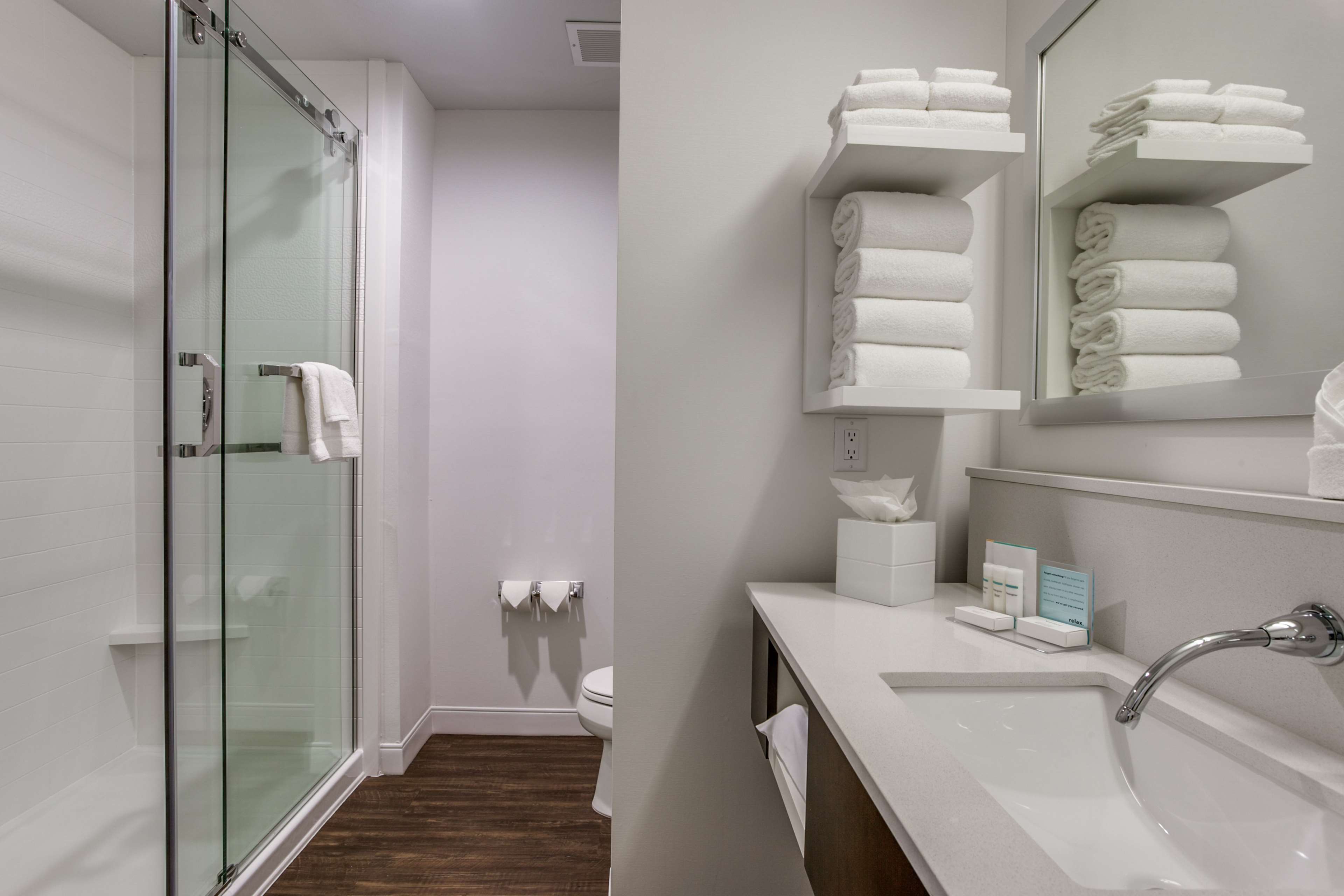 Guest room bath