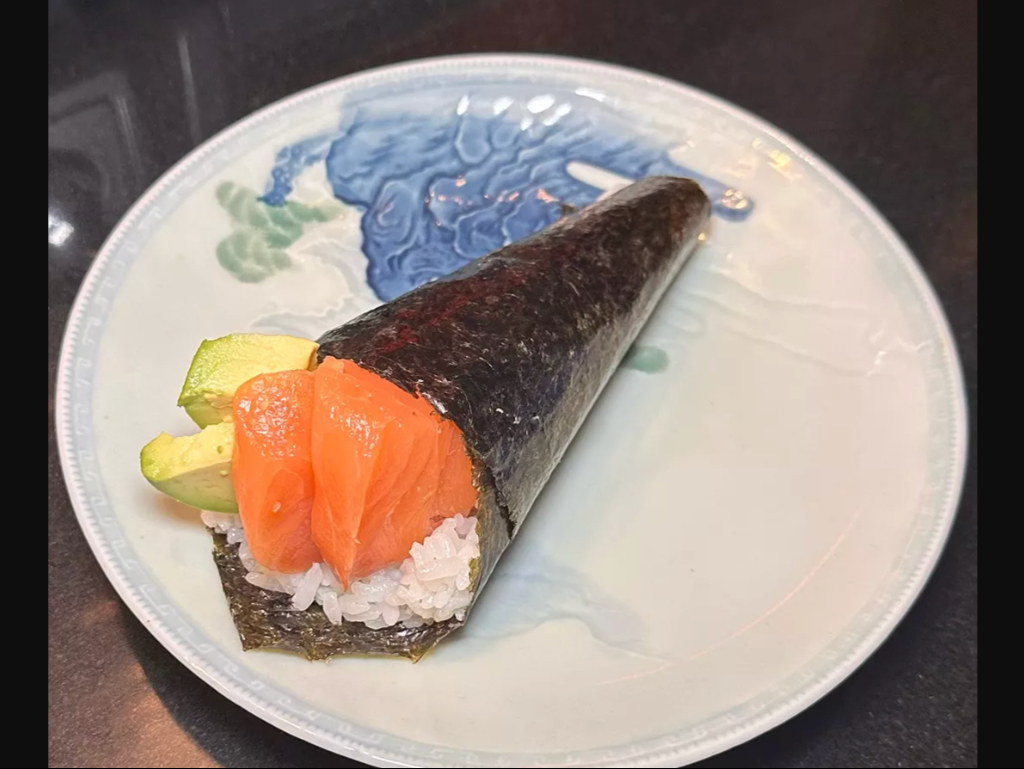 Salmon Handroll