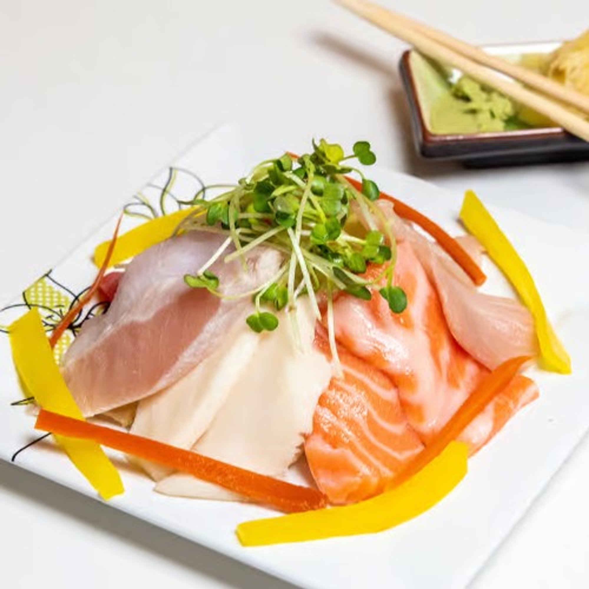Mixed Sashimi (12pc Chefs choice)
