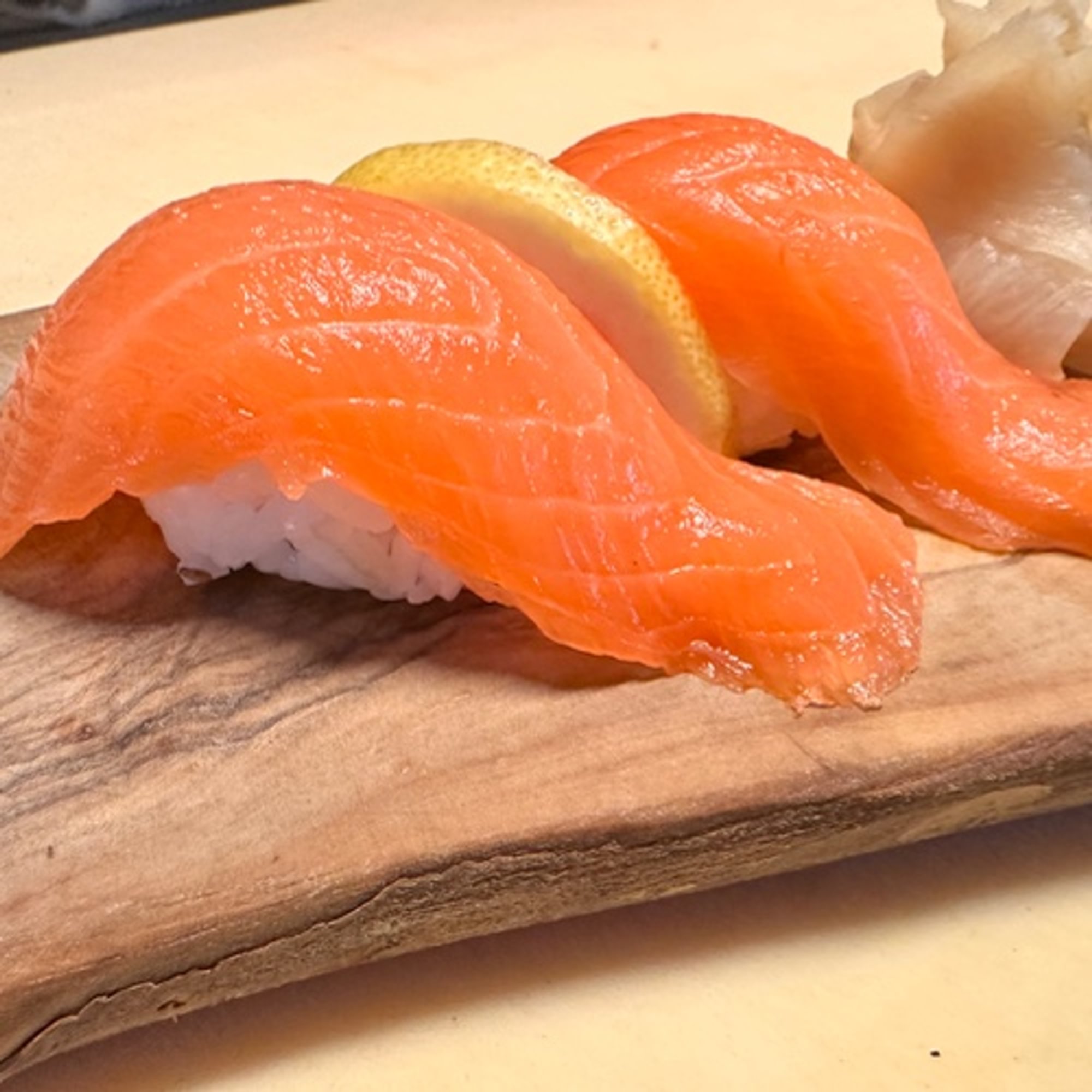 Salmon (Nigiri)