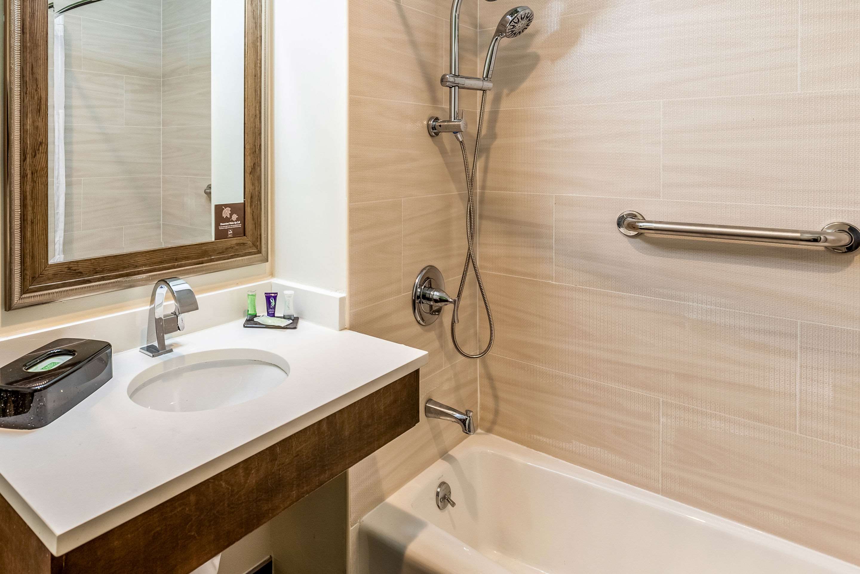 Sleep Inn & Suites Near Jfk Air Train Photo