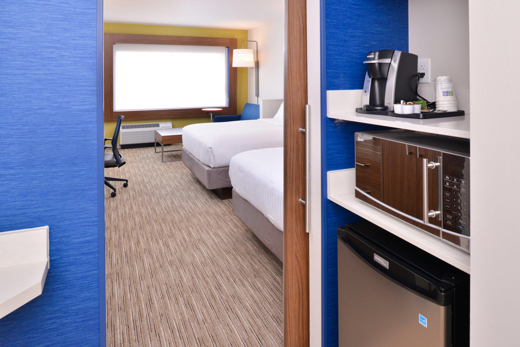 Holiday Inn Express & Suites Madison Photo