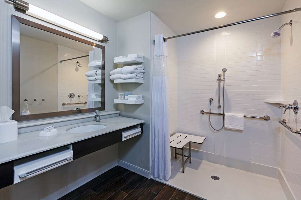 Hampton Inn & Suites Claremore Image