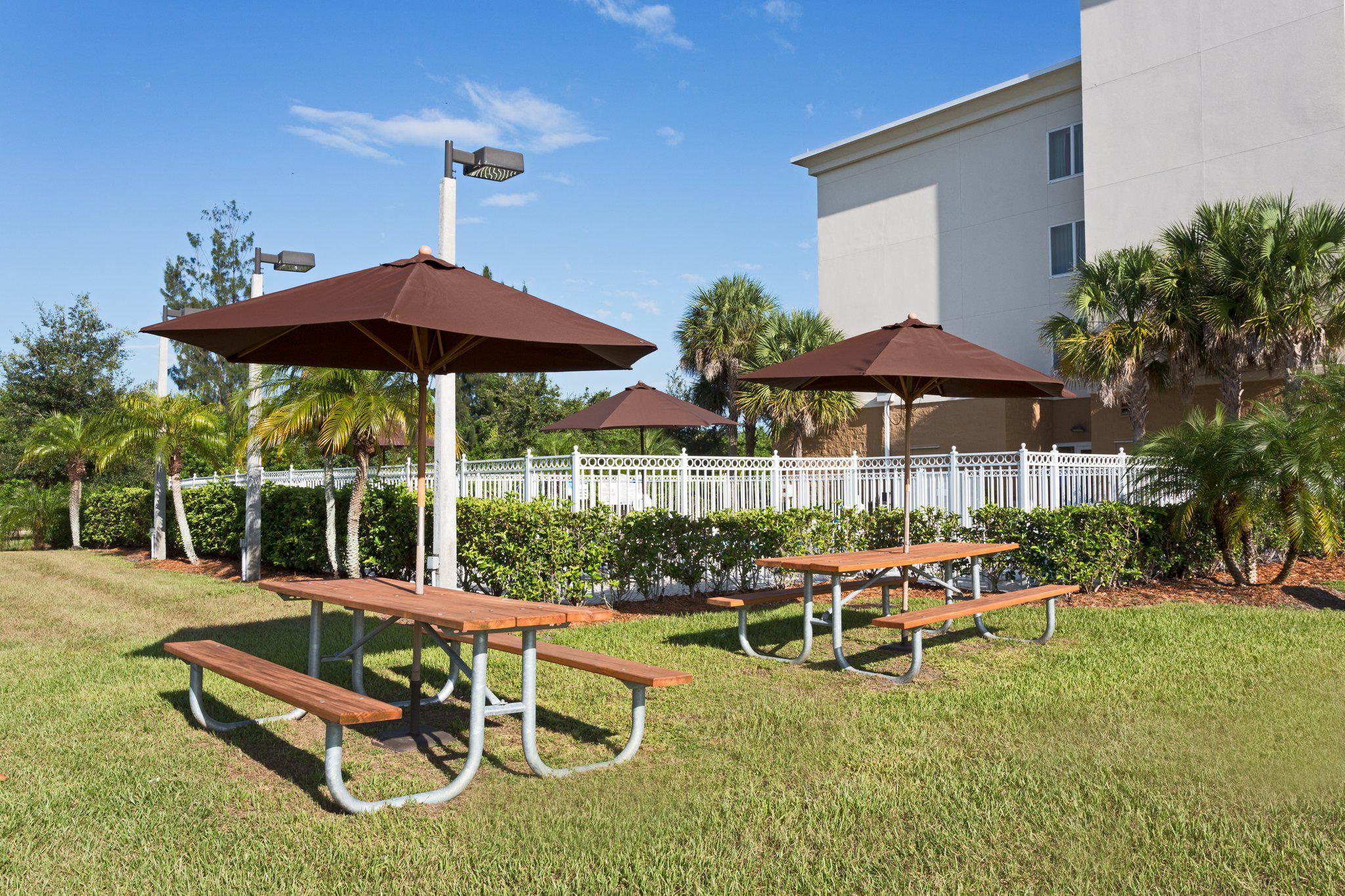 Holiday Inn Express & Suites Fort Pierce West Photo