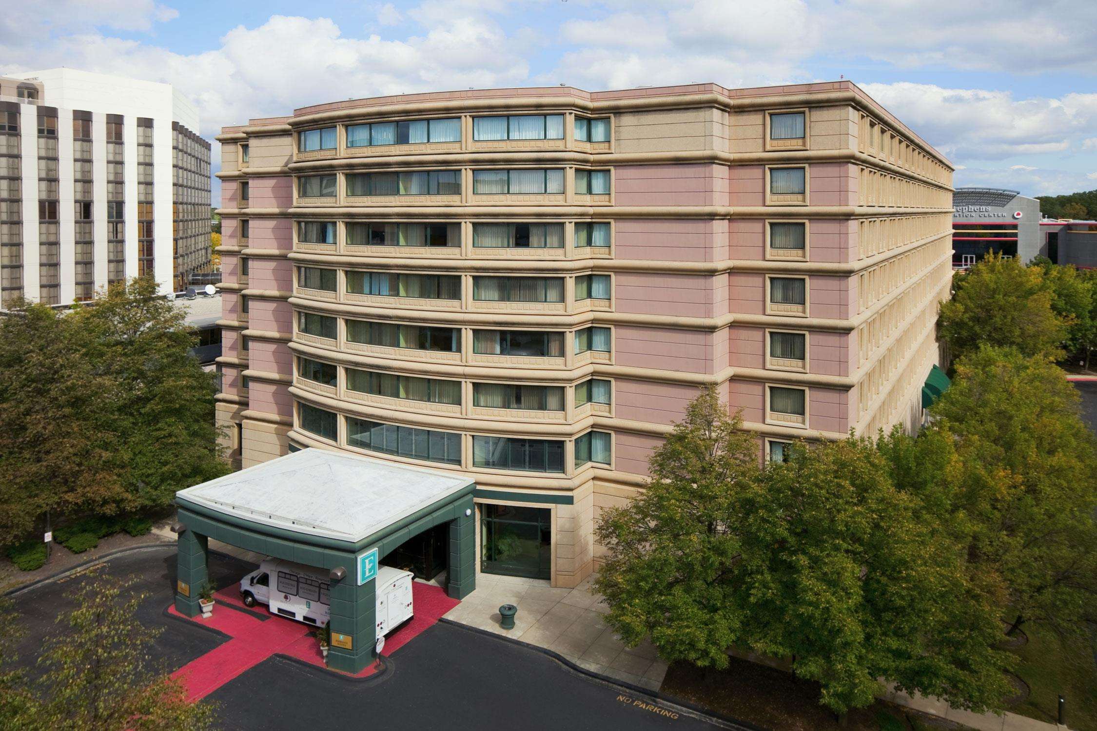 Embassy Suites by Hilton Chicago-O'Hare Rosemont Photo