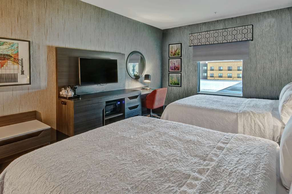 Hampton Inn Fresno Airport Image