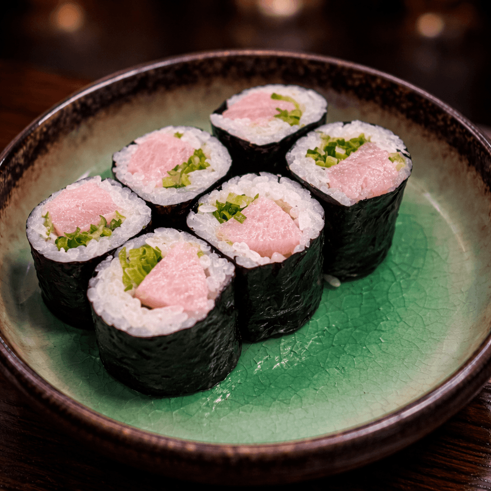 Yellowtail Scallions Roll