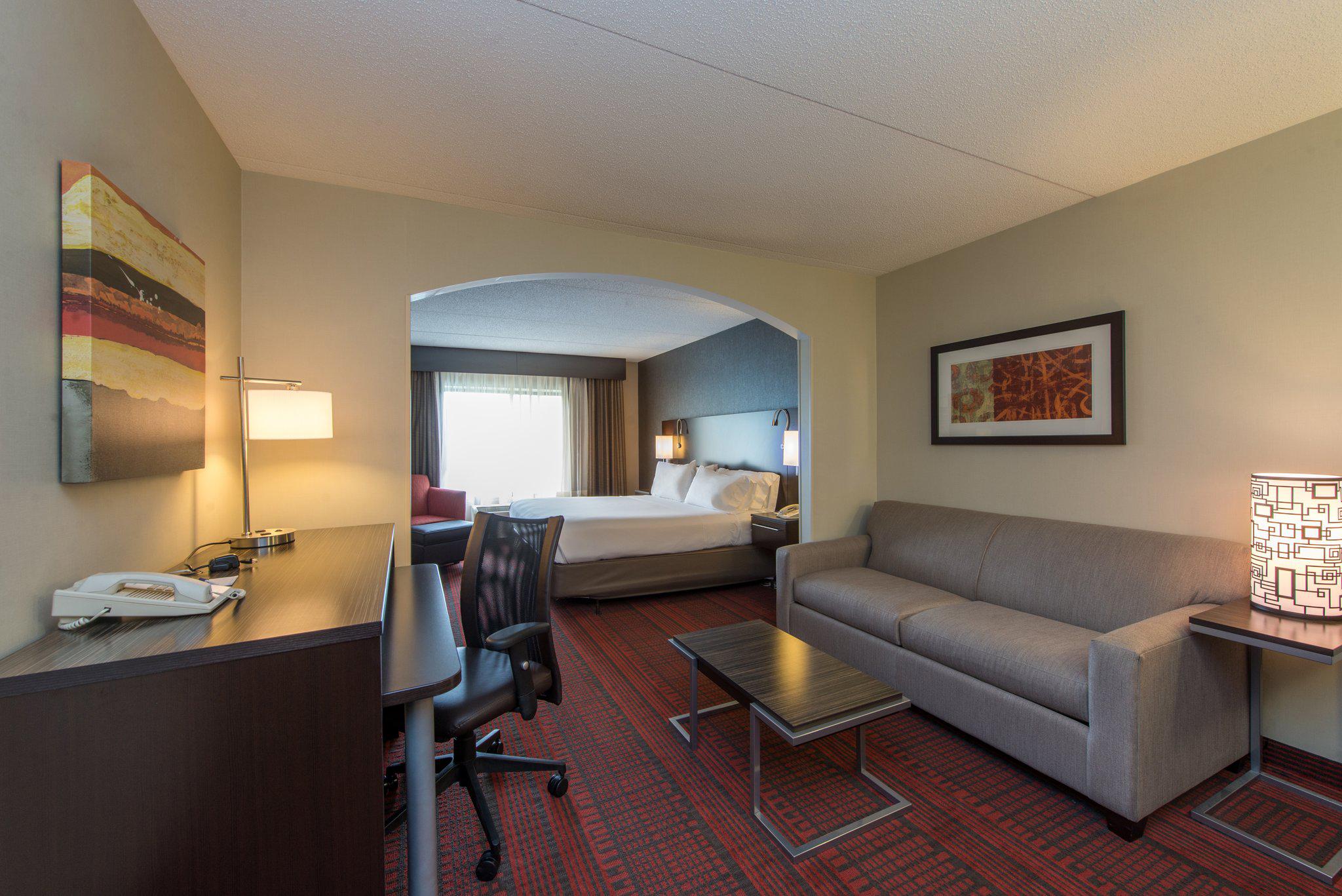 Holiday Inn Express & Suites Auburn Photo